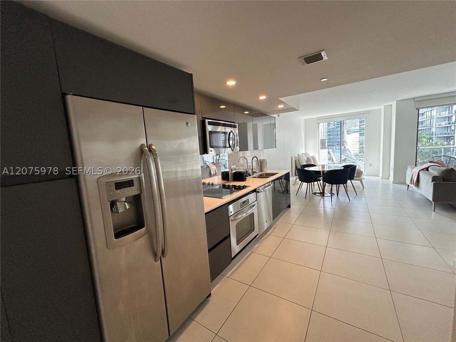 31 SE 6th St 1703