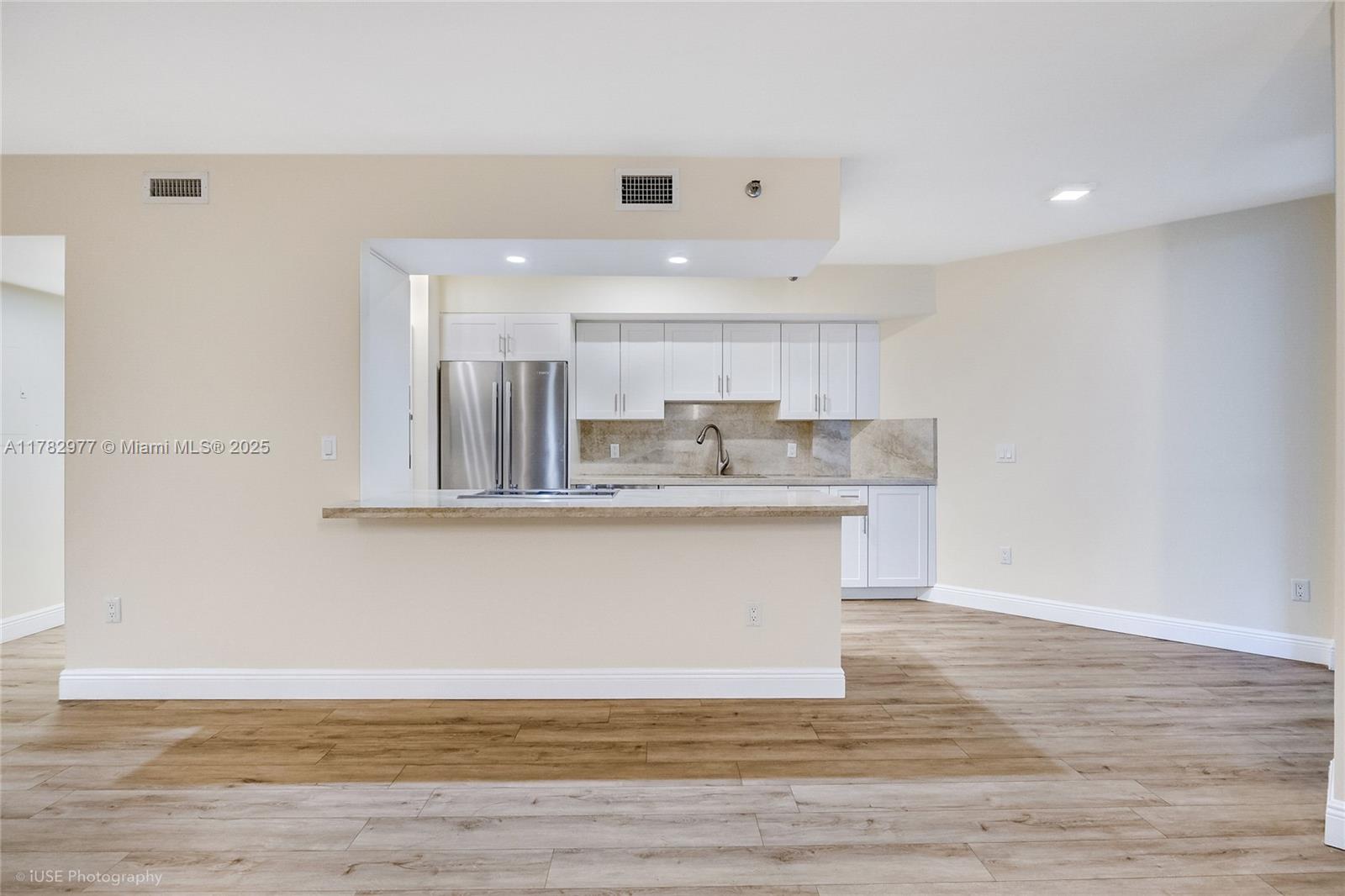 8925 Collins Ave 2D