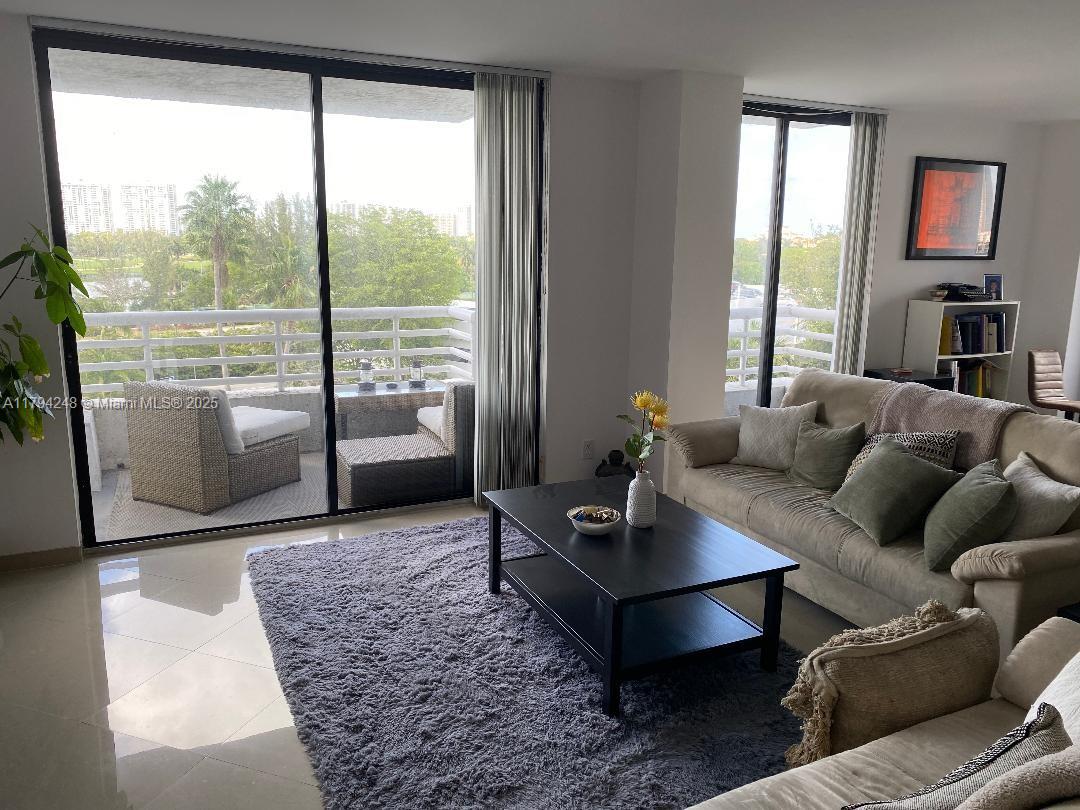 PARC CENTRAL AVENTURA EAS - Residential