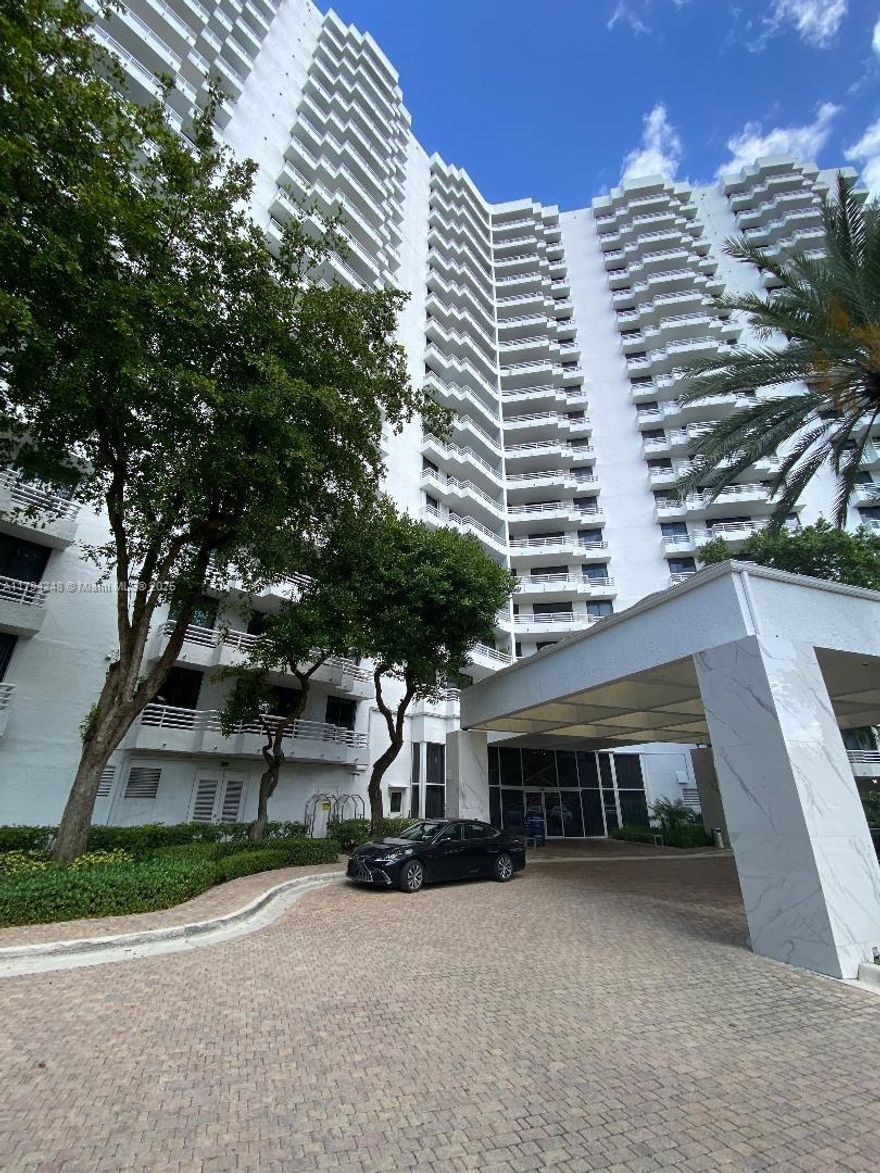 Rarely available corner unit! This 2 Bed, 2 Bath plus a Den located on 6th floor and ready to move in. This spacious and bright unit overlooks the gorgeous Turnberry Isle Golf Course and Exercise Trail. Enjoy your mornings on any of the 4 balconies in this stunning corner unit. This unit is complete with a washer and dryer, brand new AC unit, google nest thermostat and stunning porcelain floors. Parc Central located in the heart of Aventura within walking distance from the mall, 5 minute drive to the Brightline station, and Sunny Isles Beach. Amenities include 2 pools, updated gym, sauna, cyber cafe, beach volley ball and your own dog park! Monthly HOA includes water, internet and cable. 1 covered spot included. Can be rented right away.