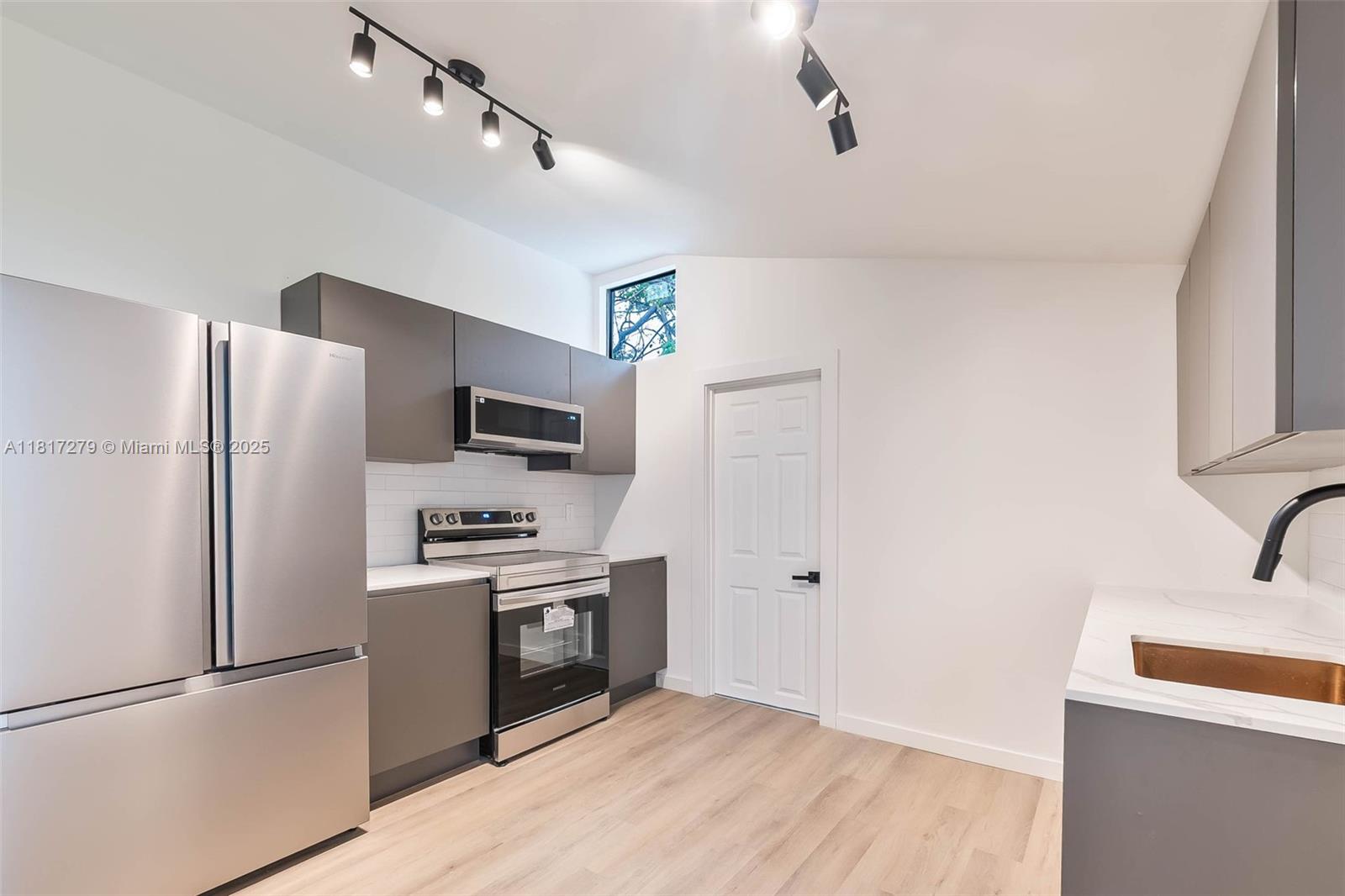 25 Nw 78th St 2, Miami, Broward County, Florida - 1 Bedrooms  
1 Bathrooms - 