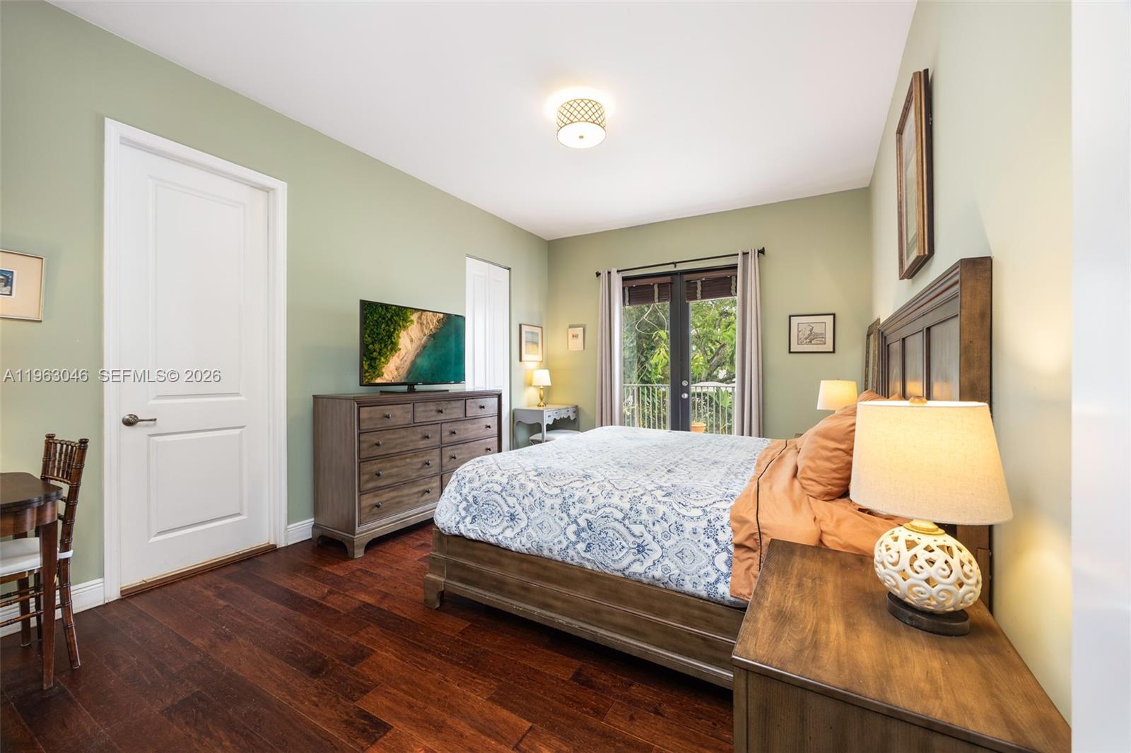 DOUGLAS CIRCLE - Residential