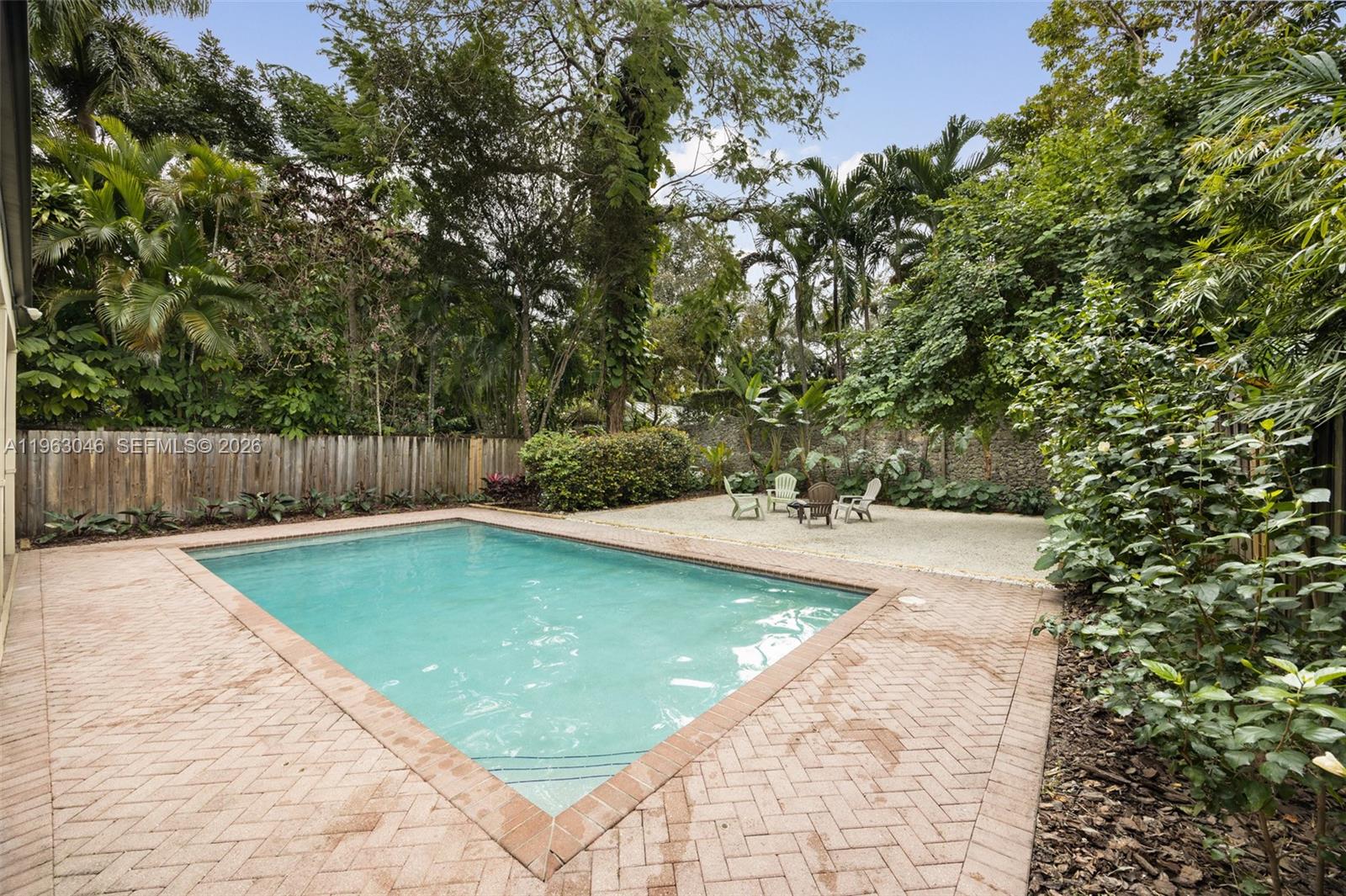 DOUGLAS CIRCLE - Residential