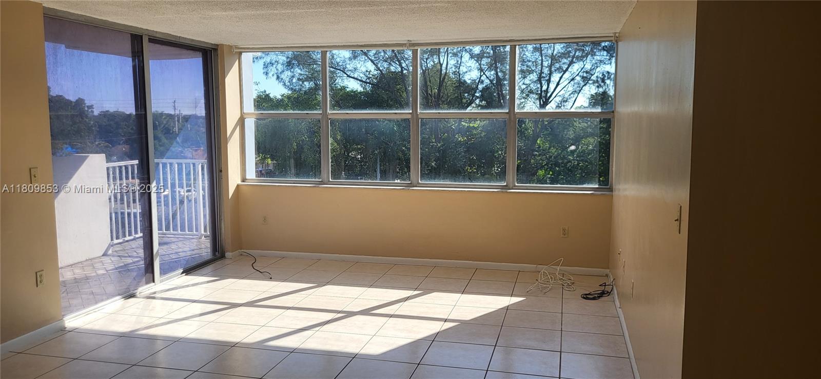 1300 Ne Miami Gardens Dr 407E, Miami, Broward County, Florida - 2 Bedrooms  
2 Bathrooms - 