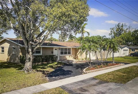 Photo of 5231 SW 89th Ave, Cooper City, FL 33328 (MLS # A11884948)