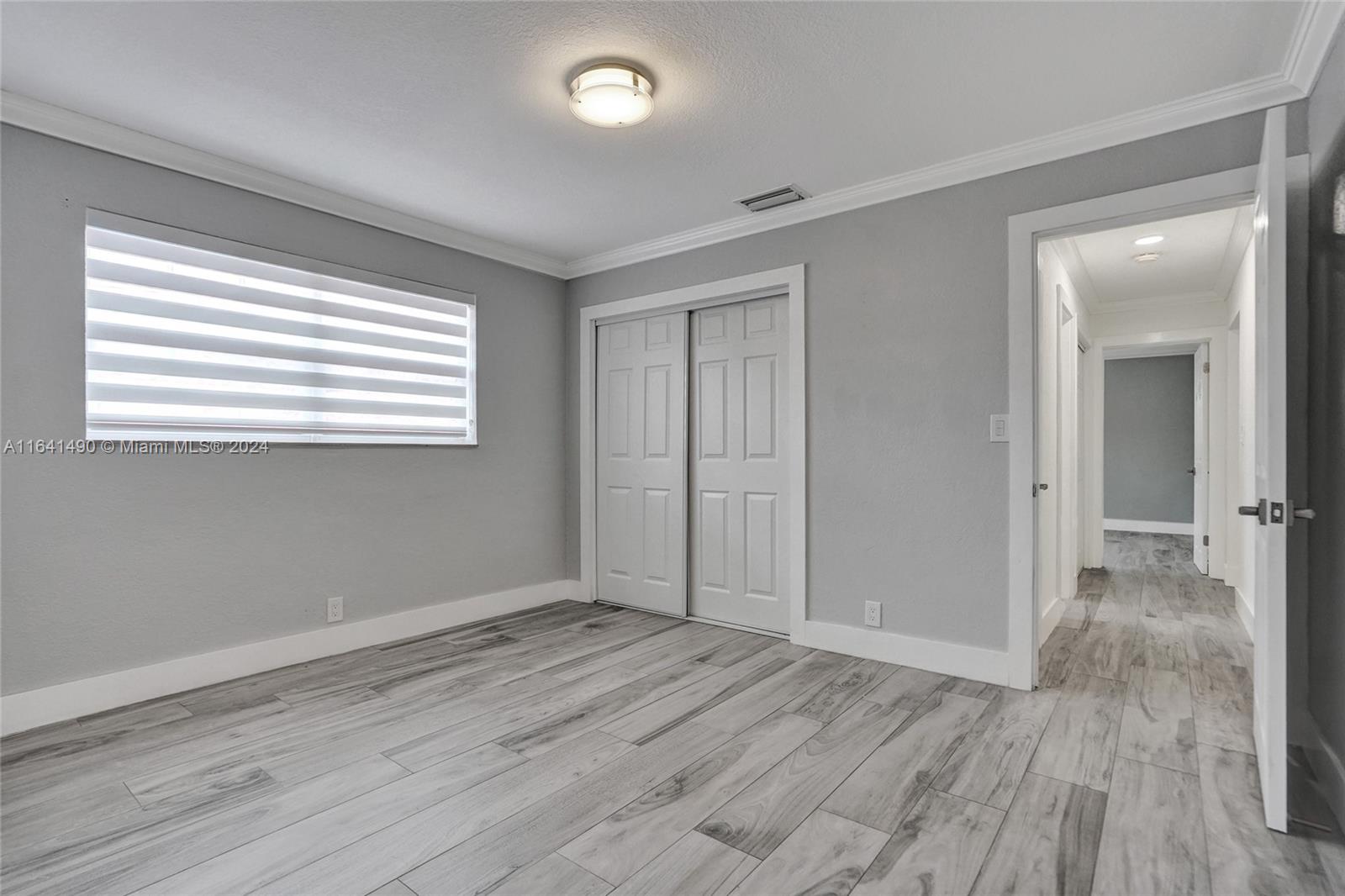 HOLLYWOOD HILLS - Residential