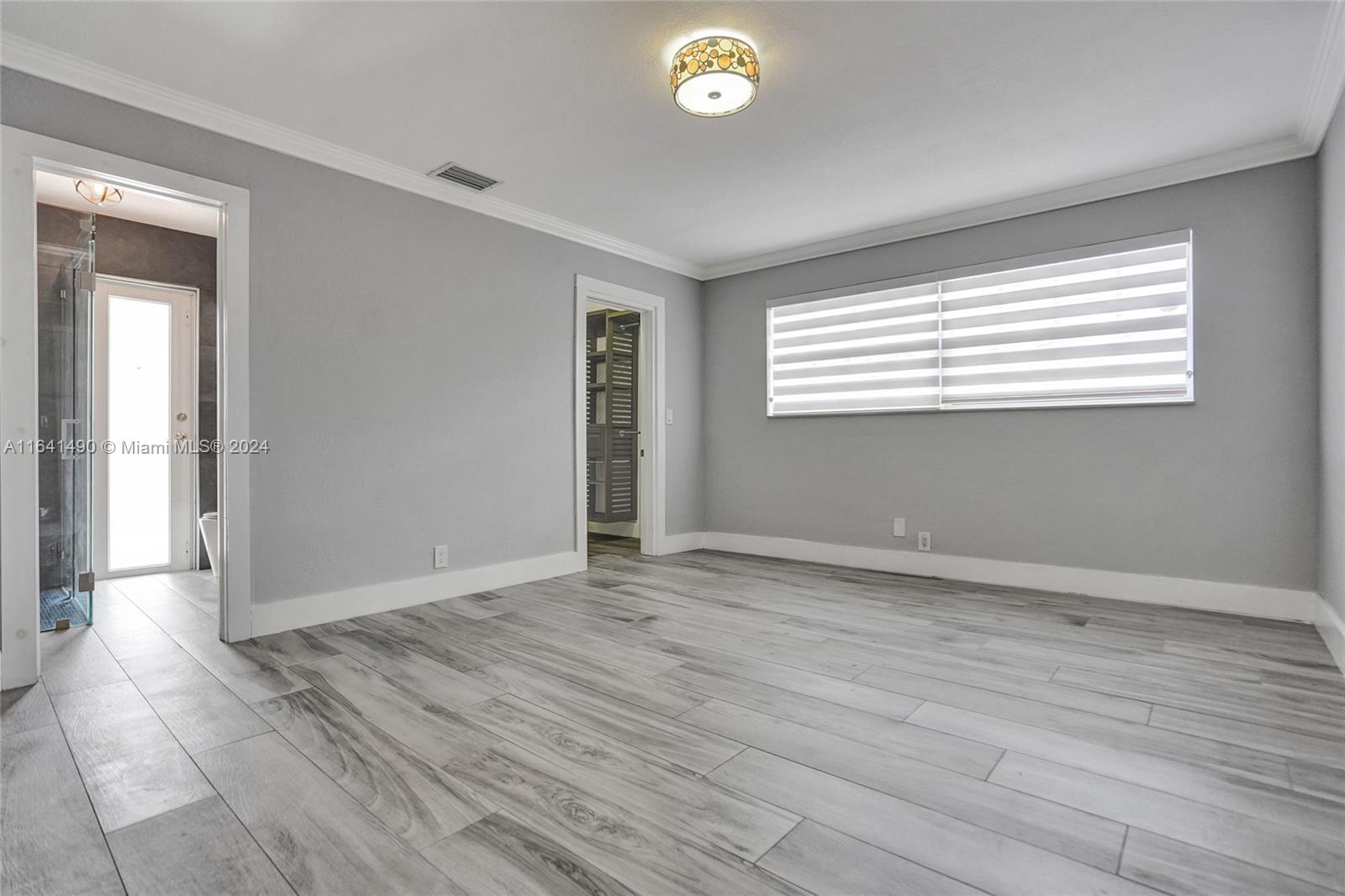 HOLLYWOOD HILLS - Residential