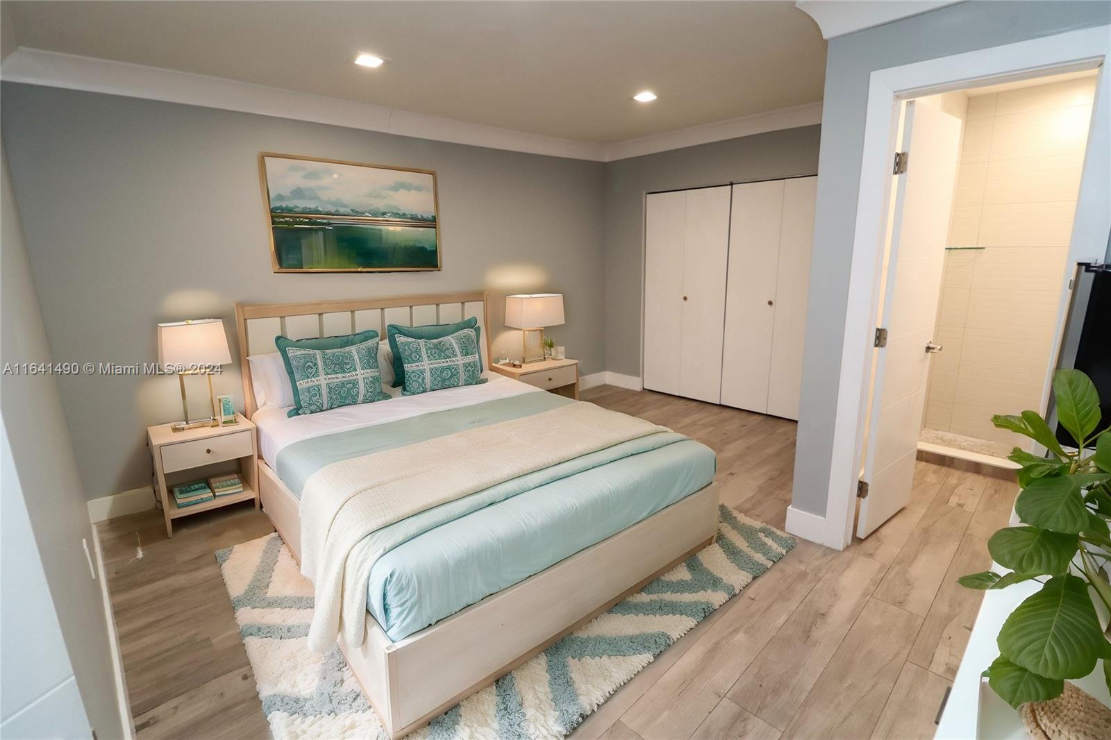 HOLLYWOOD HILLS - Residential