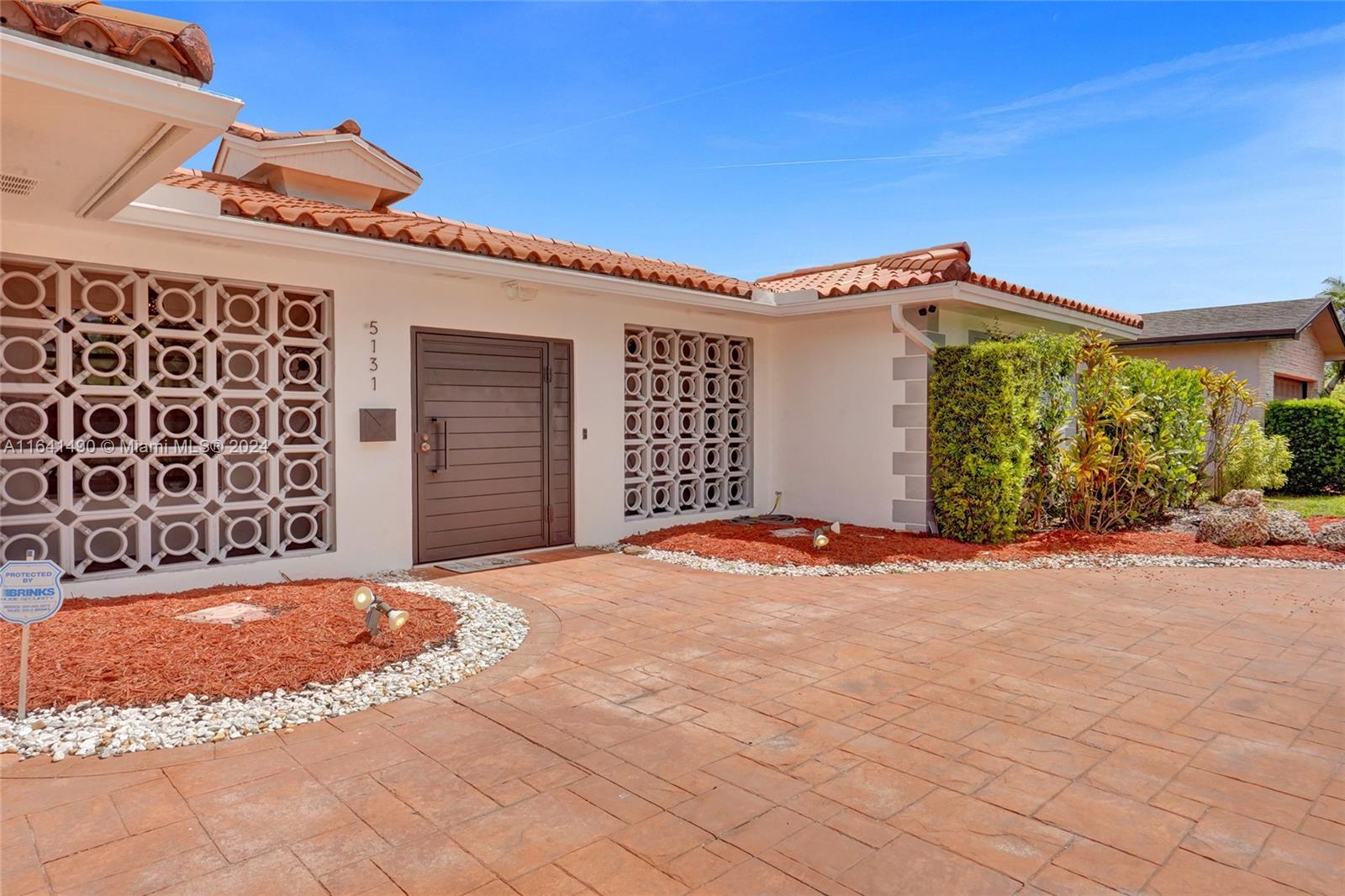 HOLLYWOOD HILLS - Residential