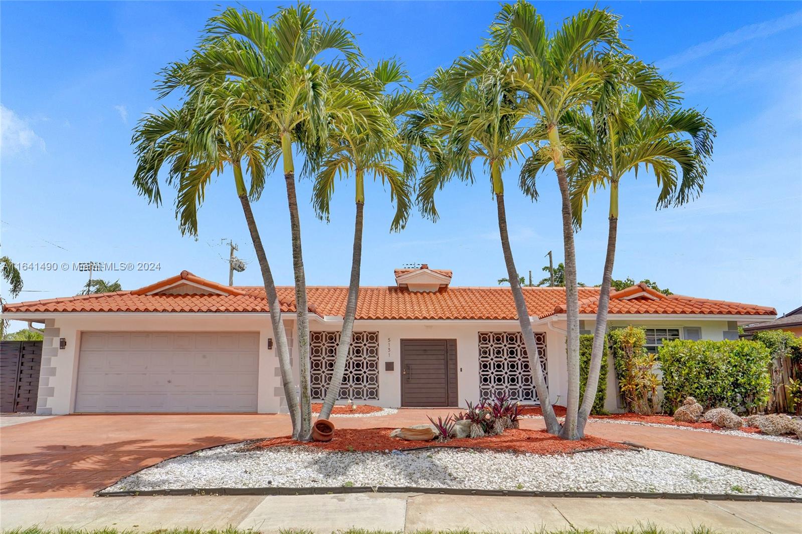 View Hollywood, FL 33021 house