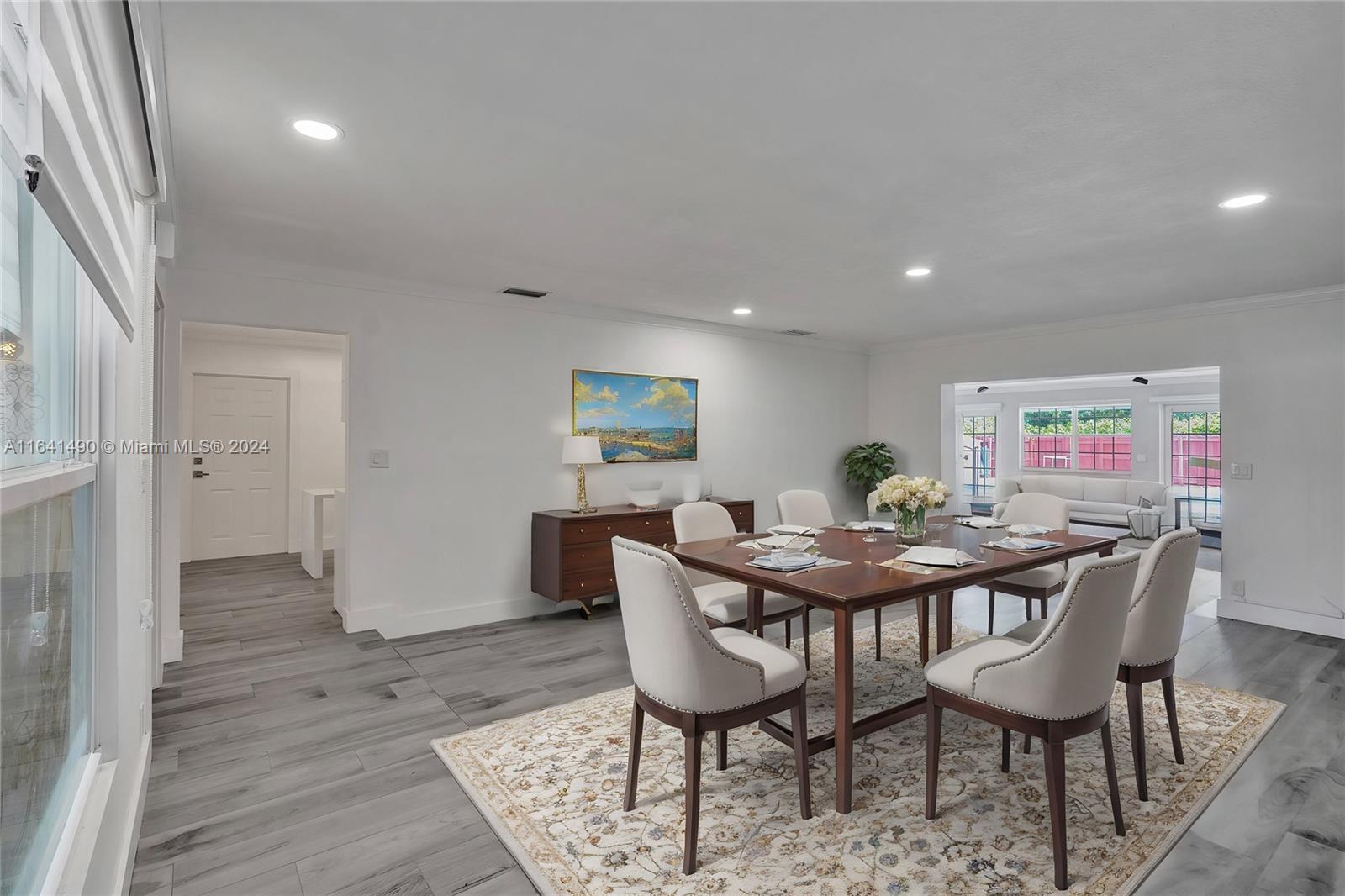 HOLLYWOOD HILLS - Residential