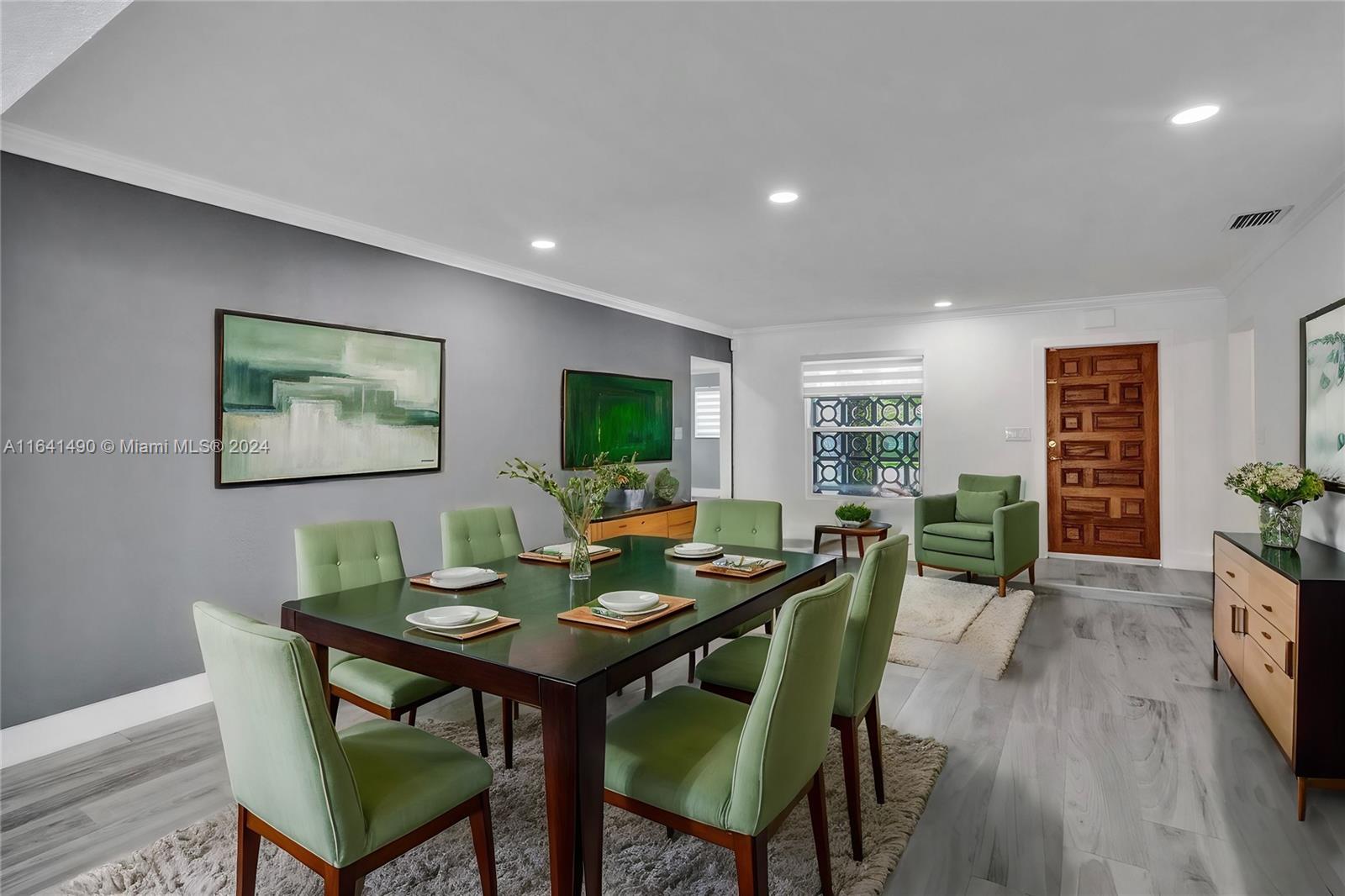 HOLLYWOOD HILLS - Residential