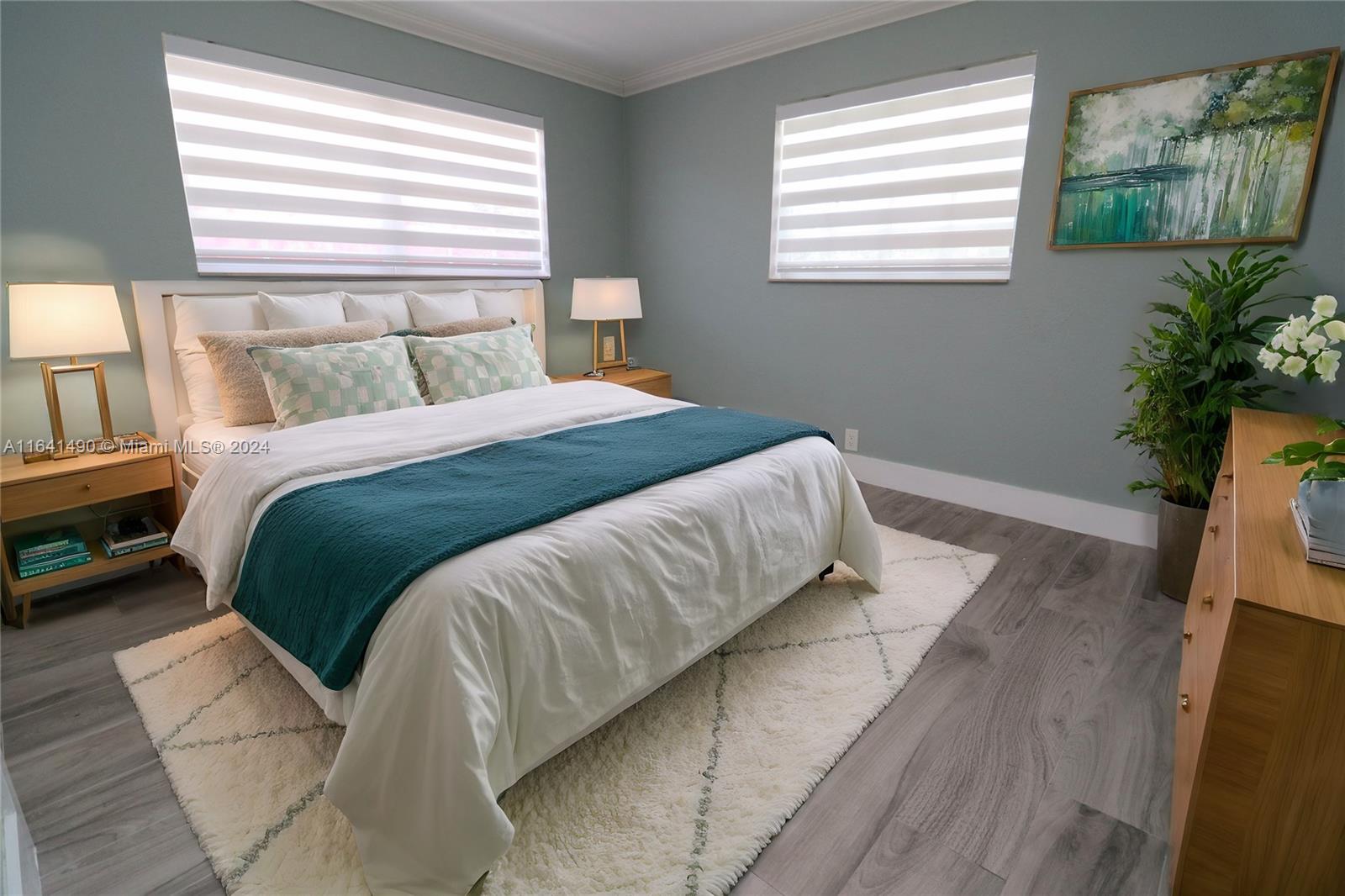 HOLLYWOOD HILLS - Residential