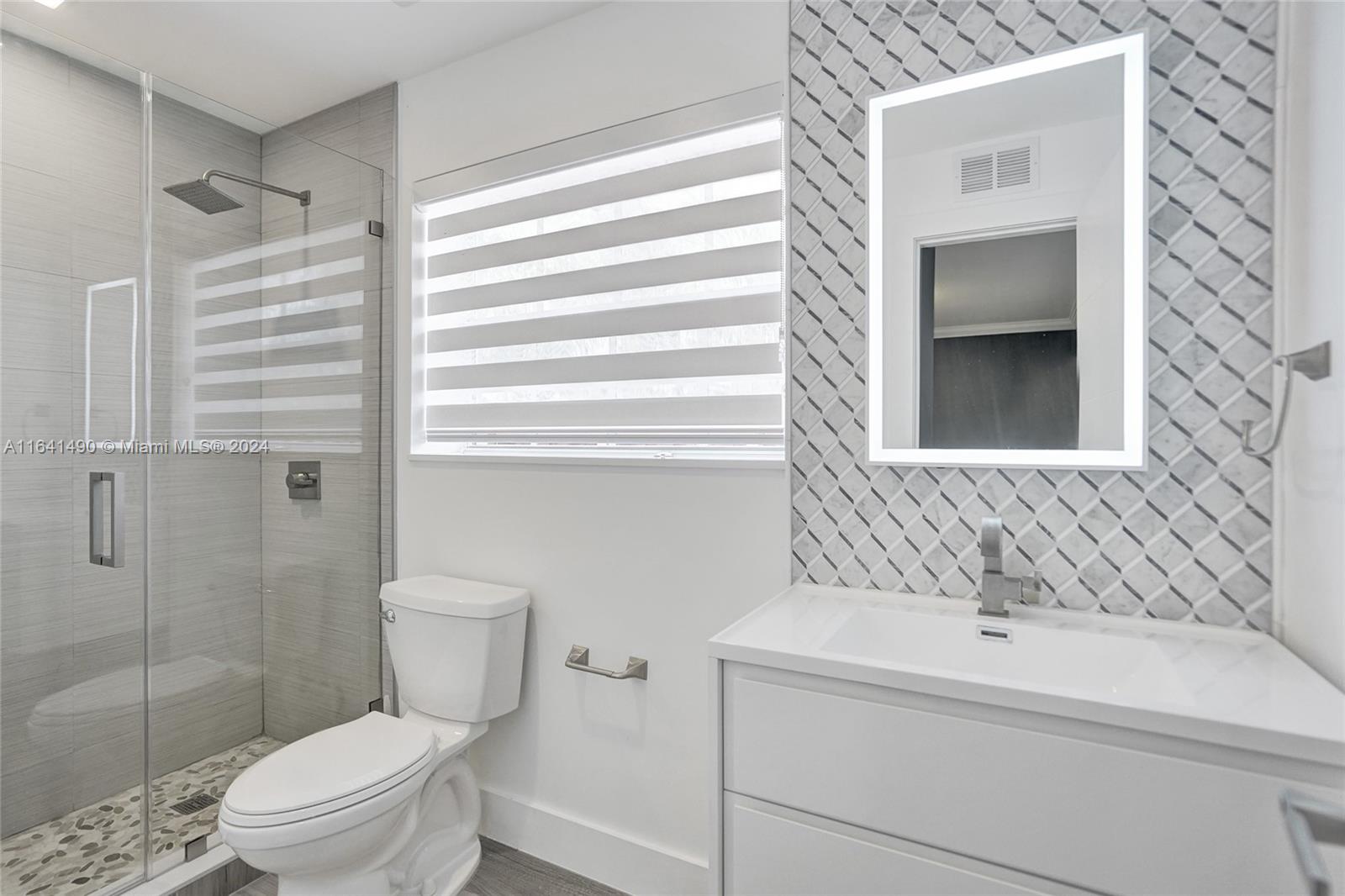 HOLLYWOOD HILLS - Residential