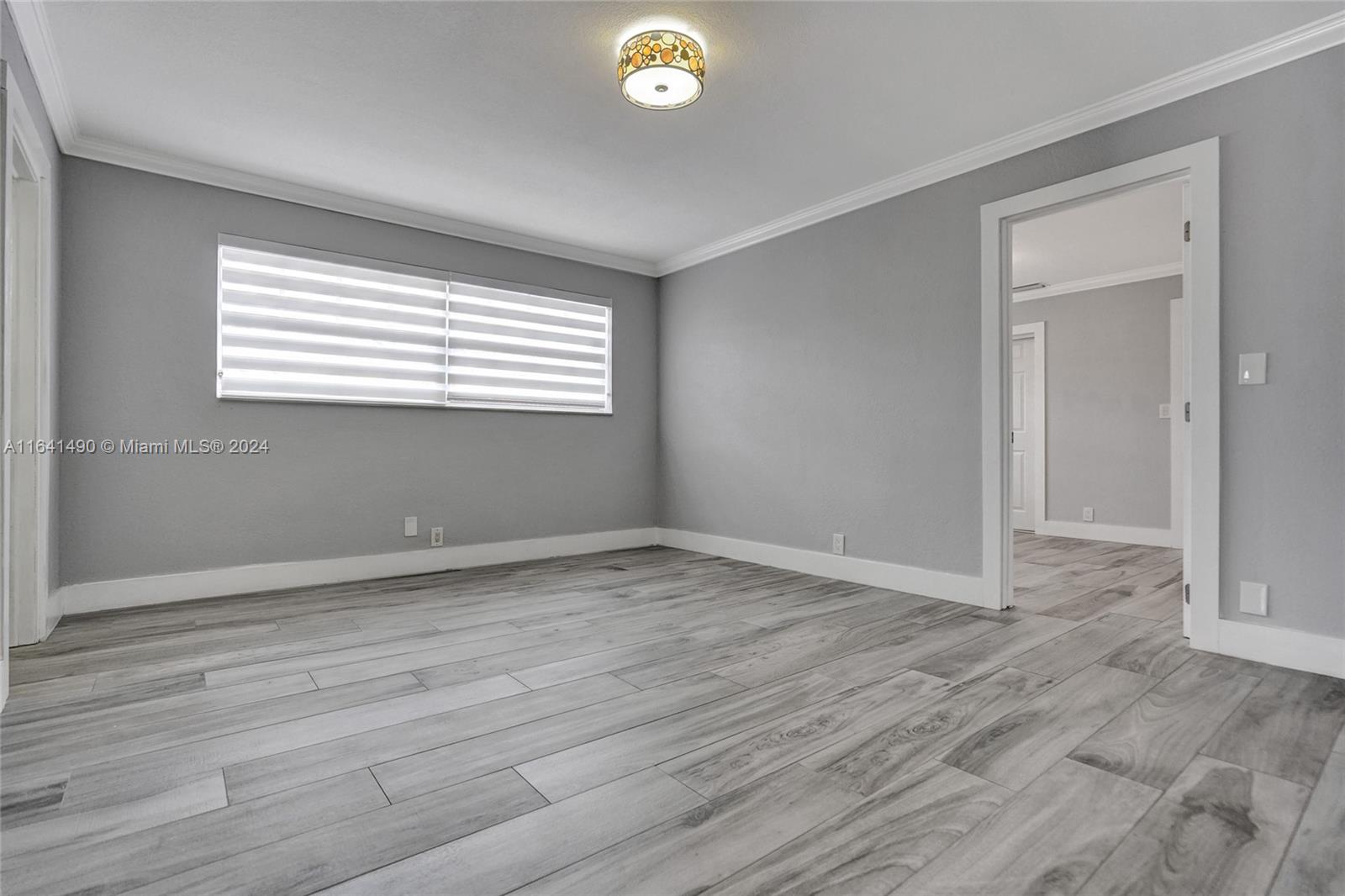 HOLLYWOOD HILLS - Residential