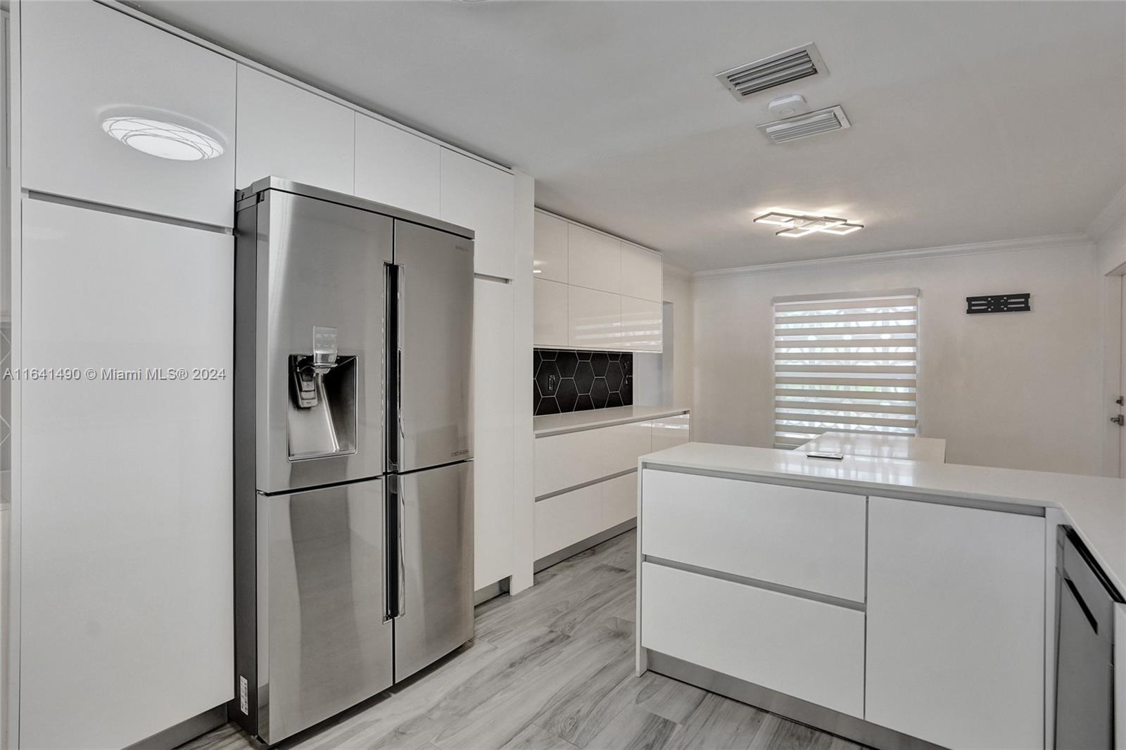 HOLLYWOOD HILLS - Residential