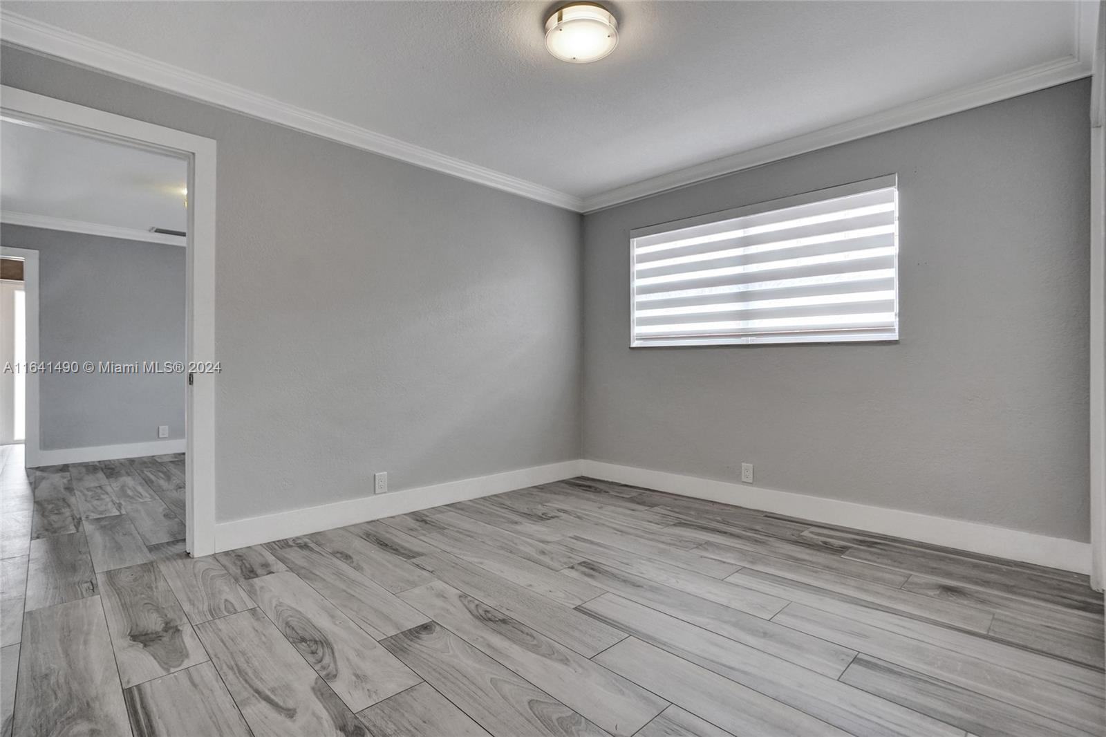 HOLLYWOOD HILLS - Residential