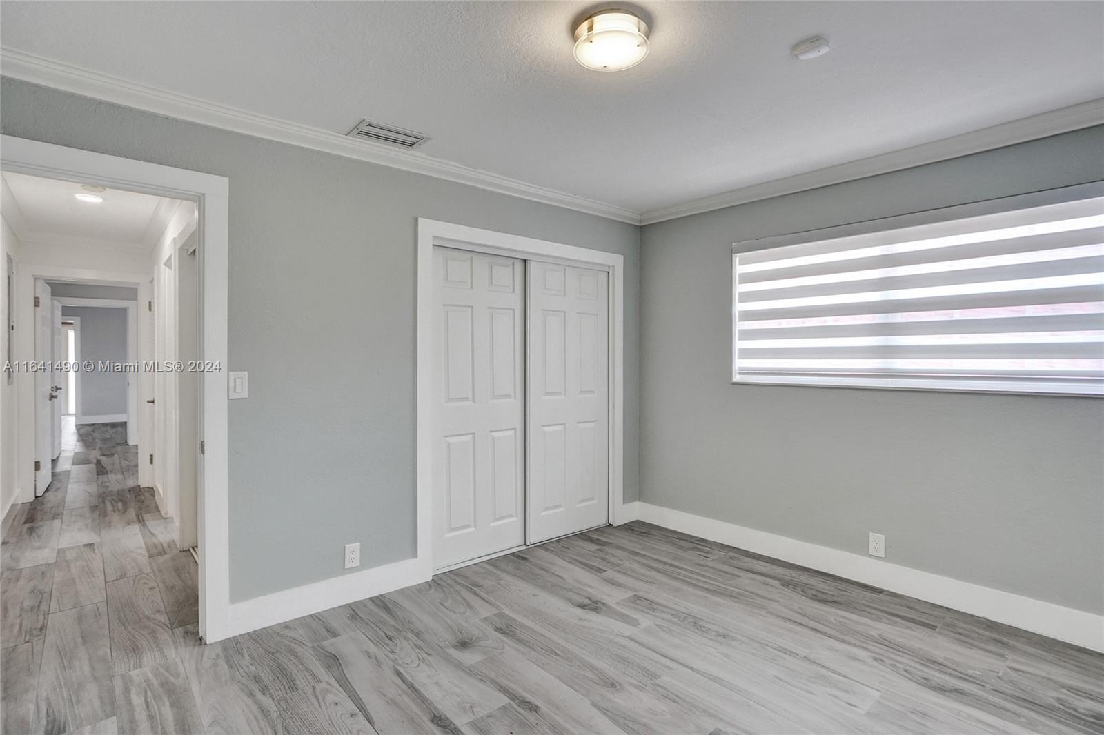 HOLLYWOOD HILLS - Residential