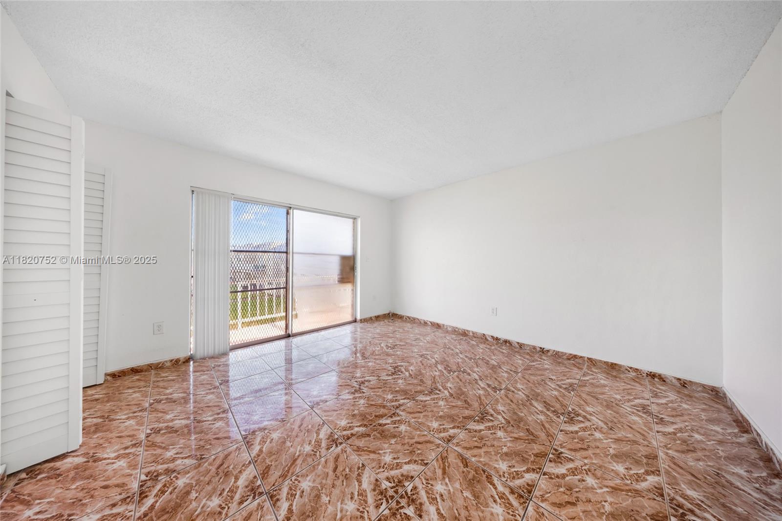 301 NW 177th St. 201, Miami Gardens, FL, 33169/$149,000 3 301 NW 177th St. 201