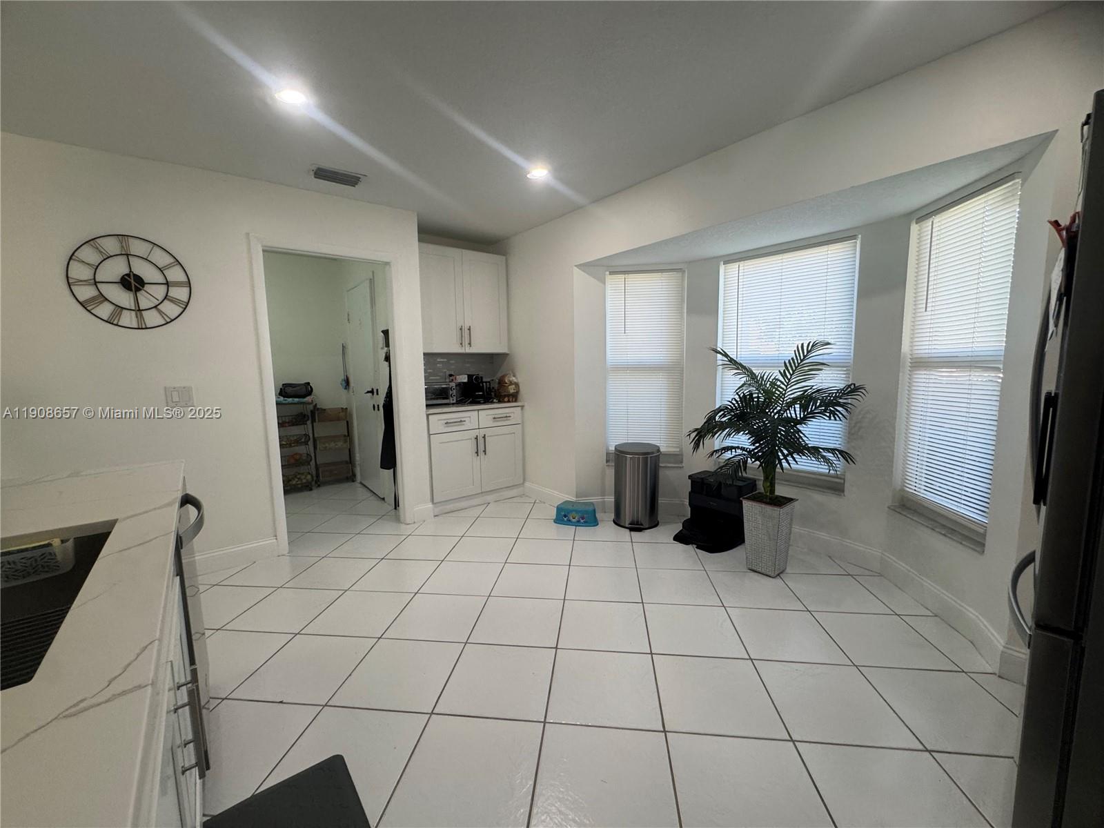 RAINBOW LAKES I - Residential Lease