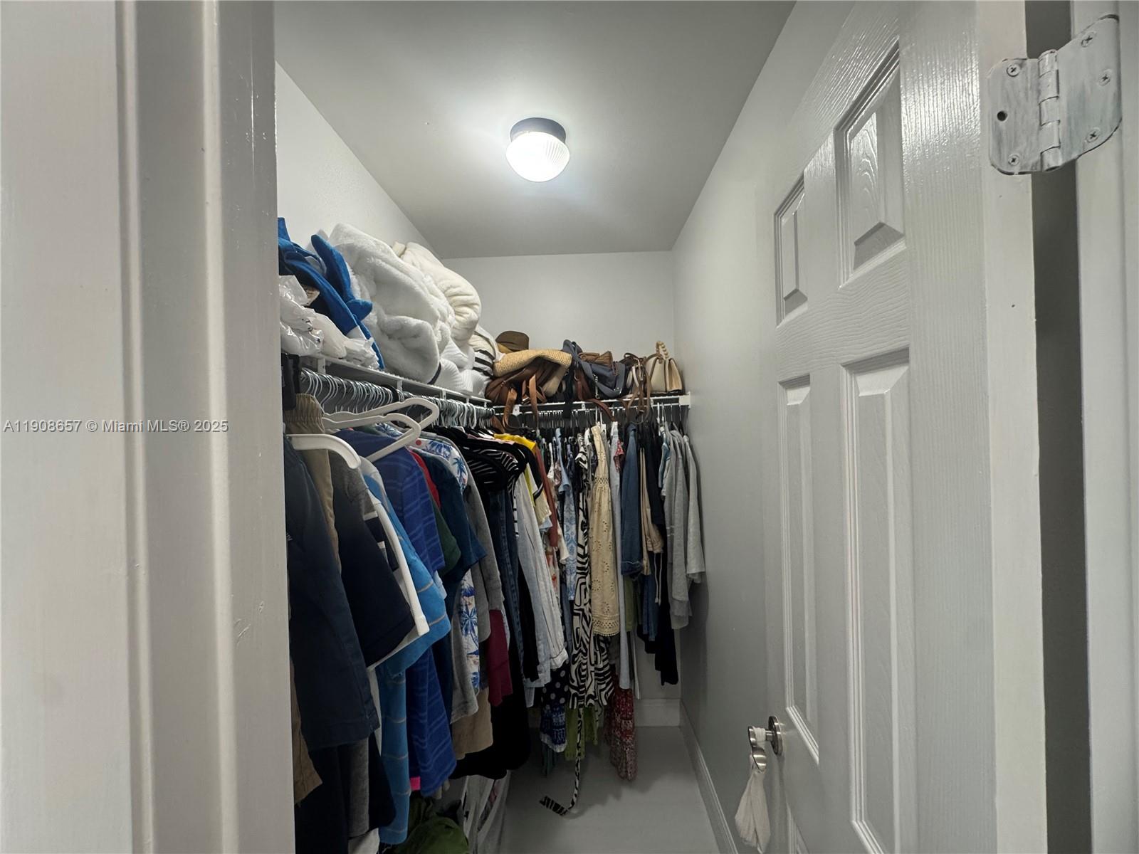 RAINBOW LAKES I - Residential Lease