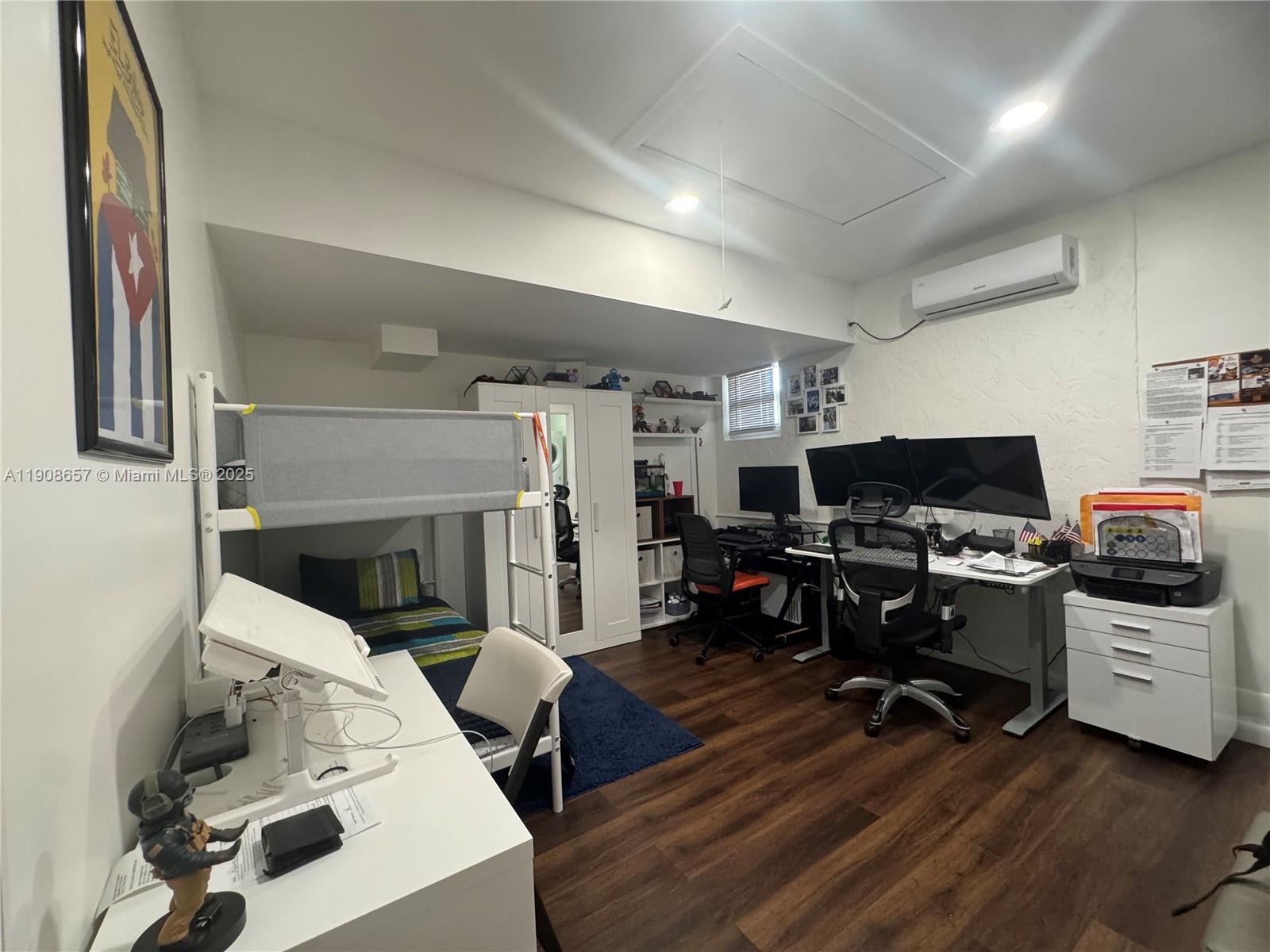 RAINBOW LAKES I - Residential Lease