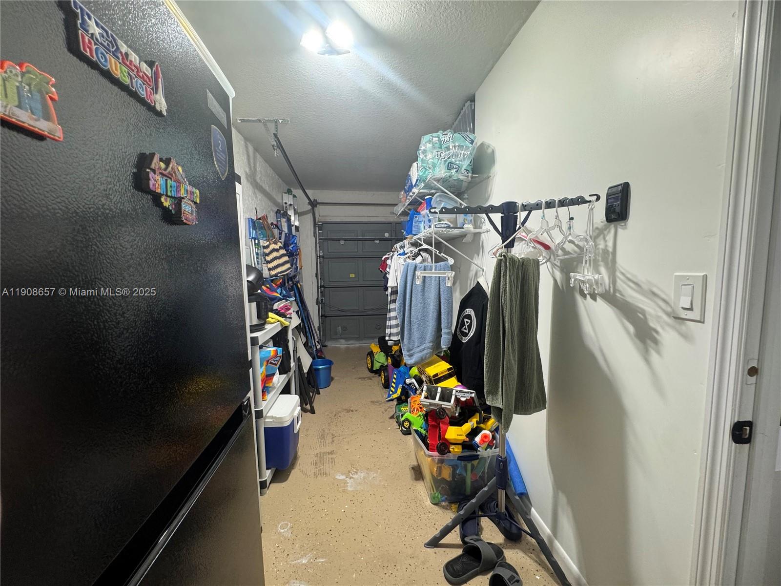 RAINBOW LAKES I - Residential Lease