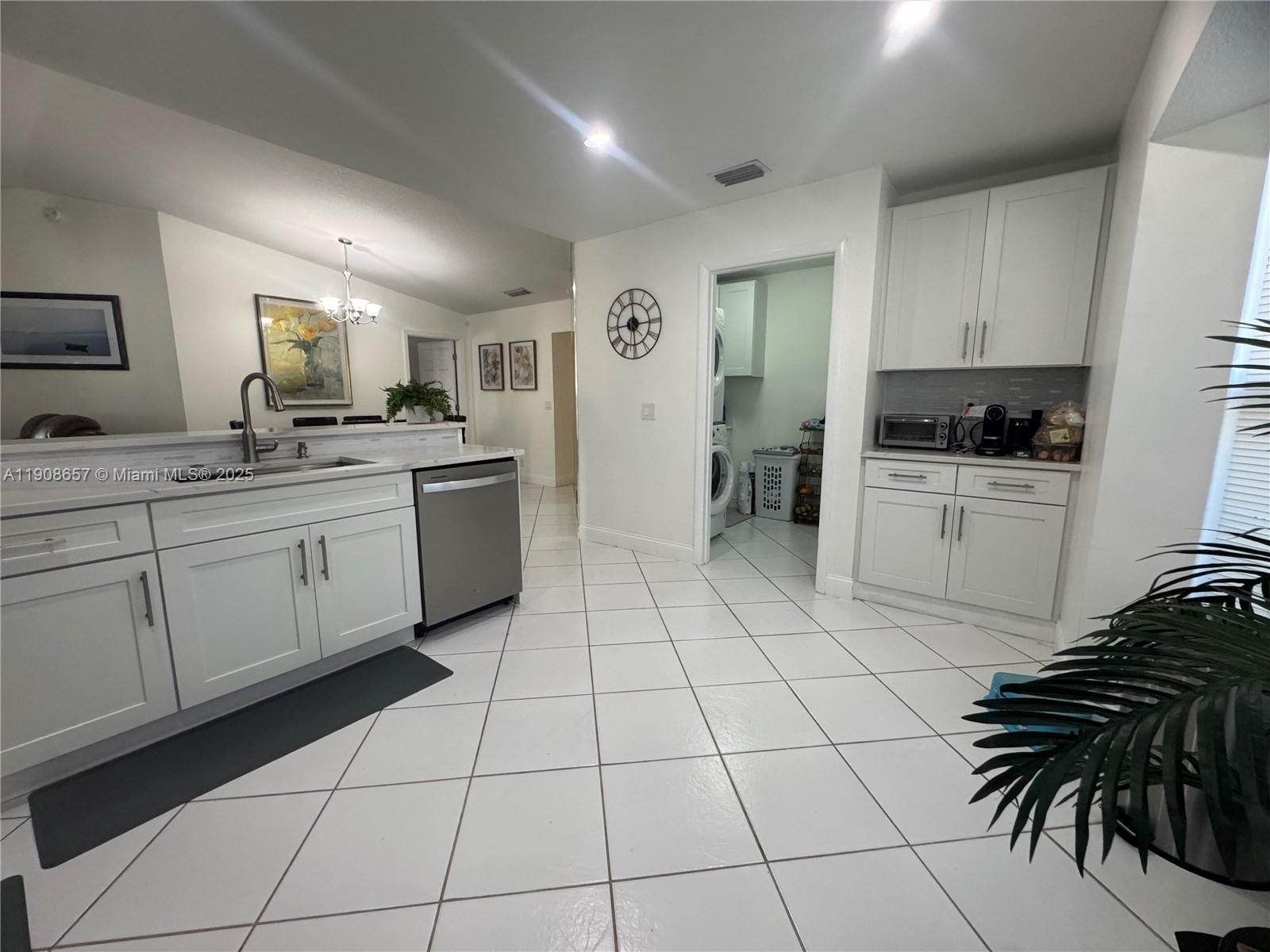 RAINBOW LAKES I - Residential Lease