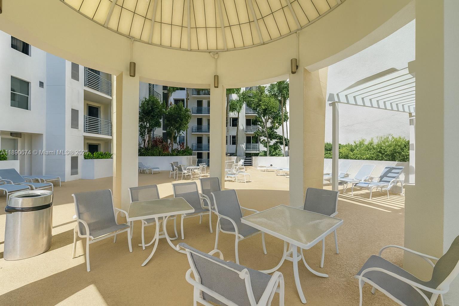 RADIUS CONDO - Residential