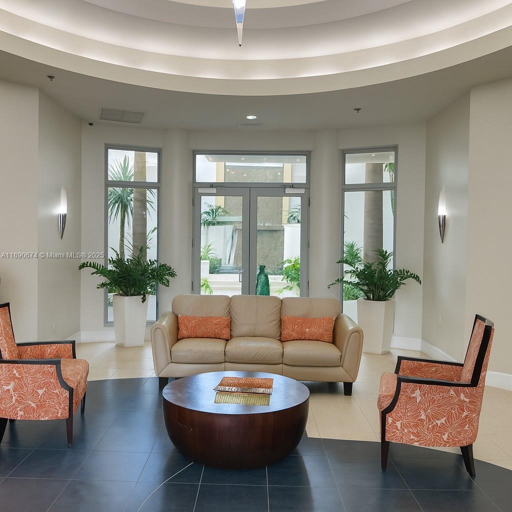 RADIUS CONDO - Residential