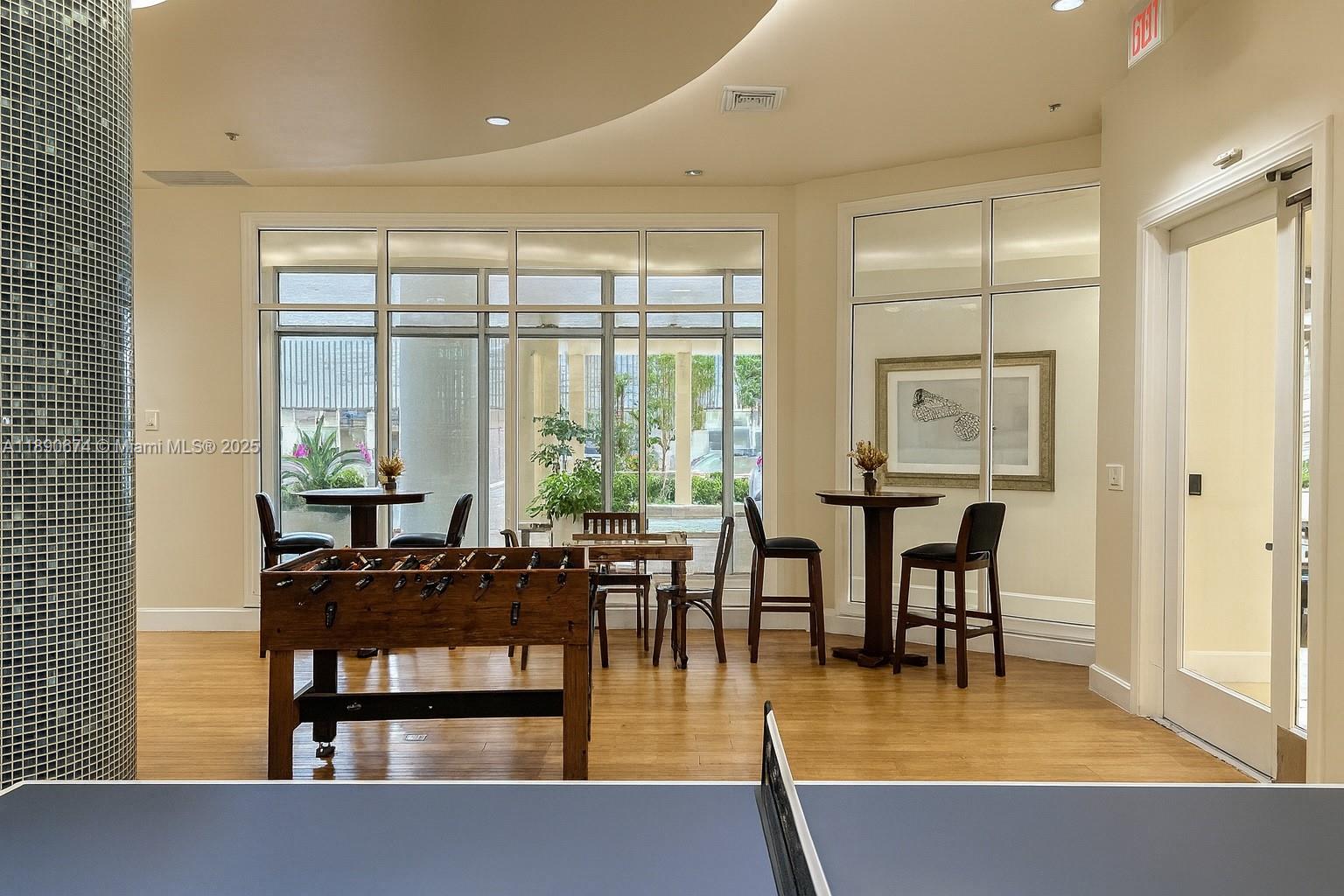 RADIUS CONDO - Residential