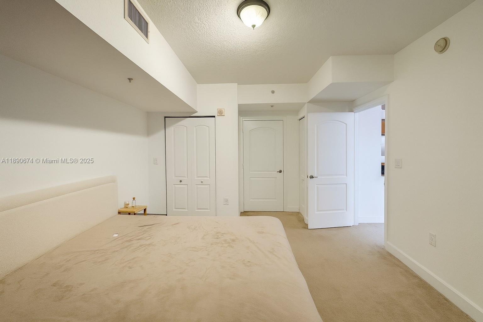 RADIUS CONDO - Residential