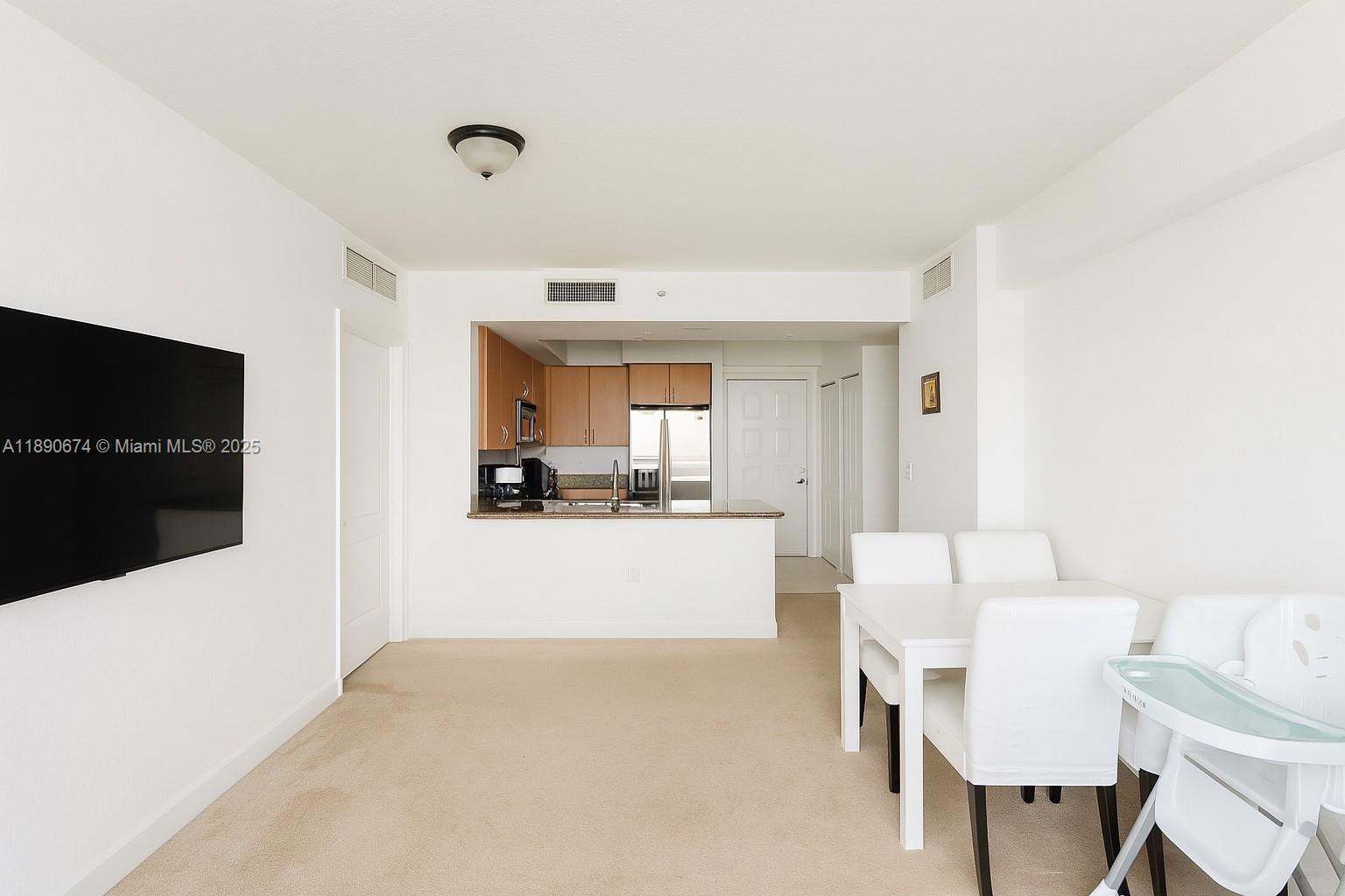 RADIUS CONDO - Residential