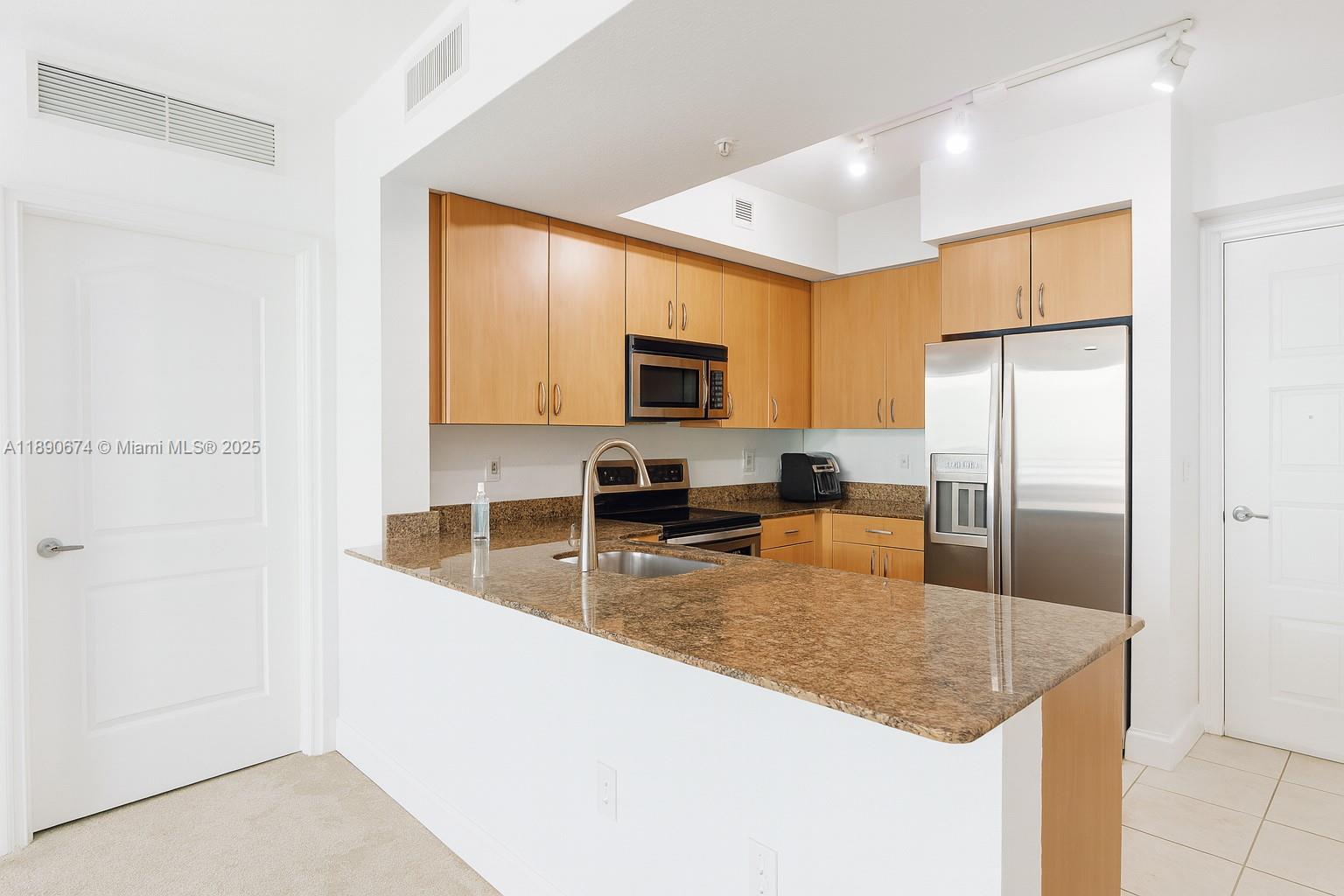RADIUS CONDO - Residential
