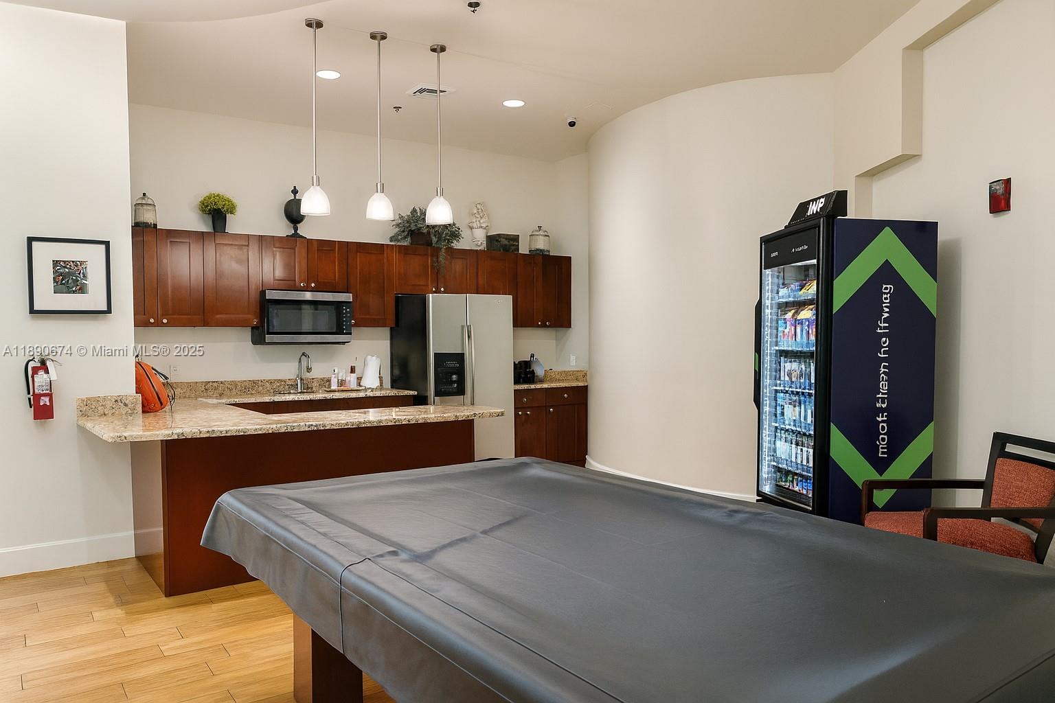 RADIUS CONDO - Residential