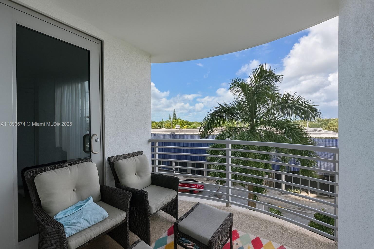 RADIUS CONDO - Residential
