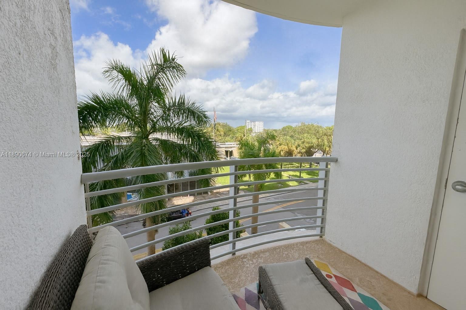 RADIUS CONDO - Residential