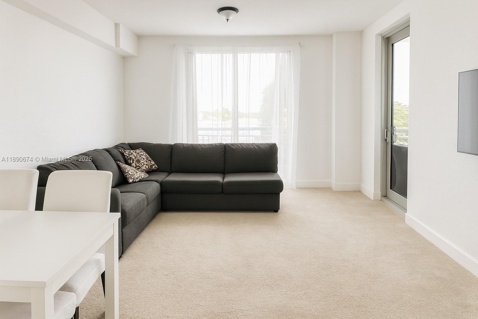RADIUS CONDO - Residential