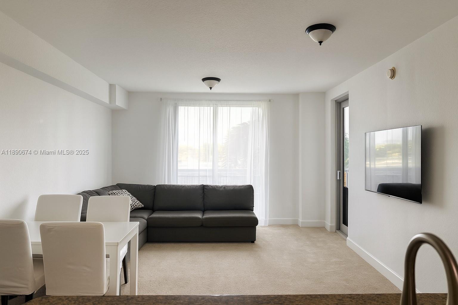 RADIUS CONDO - Residential