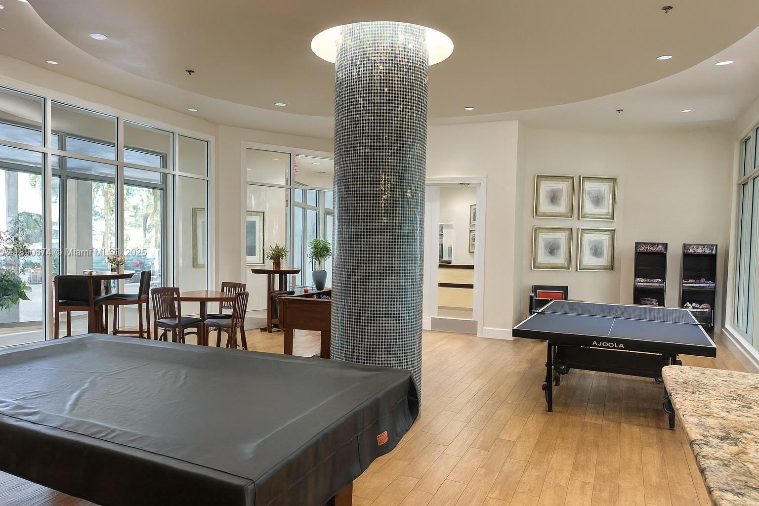 RADIUS CONDO - Residential