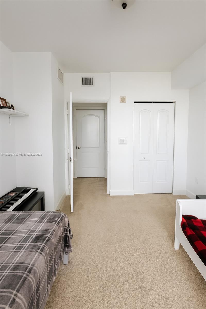 RADIUS CONDO - Residential