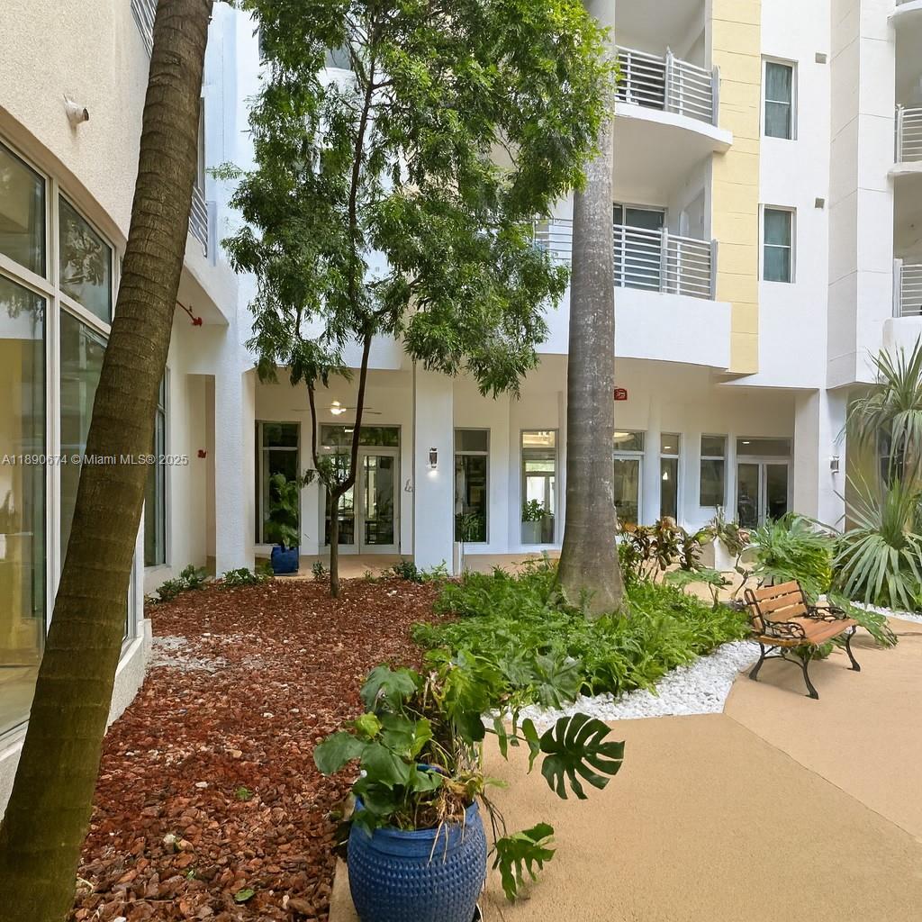 RADIUS CONDO - Residential