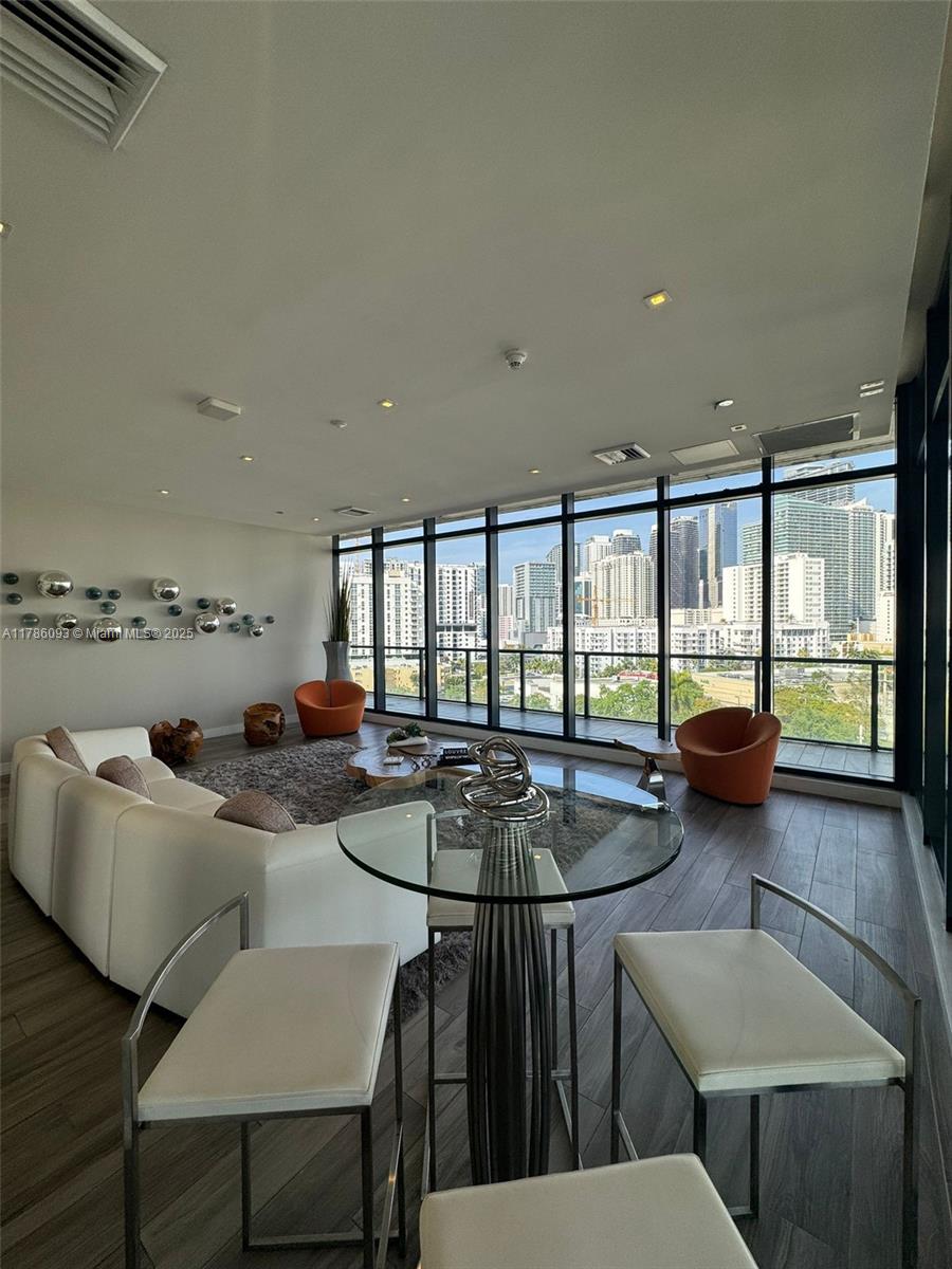 CASSA BRICKELL CONDO - Residential