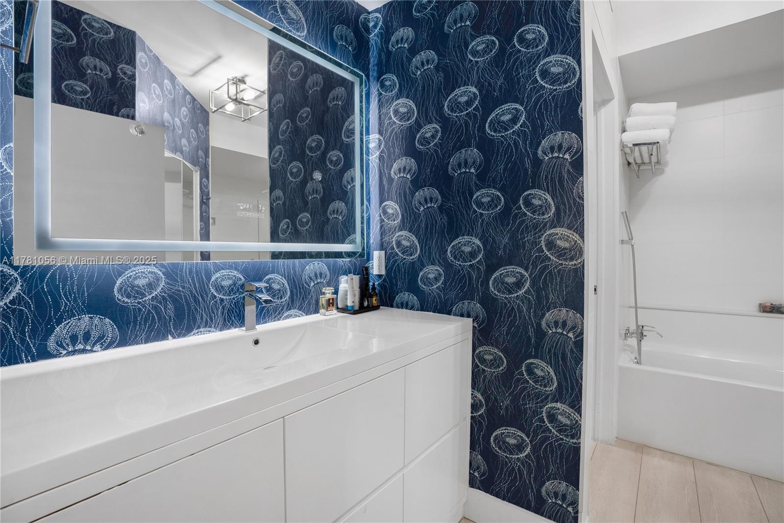 THE VISTAS CONDO - Residential