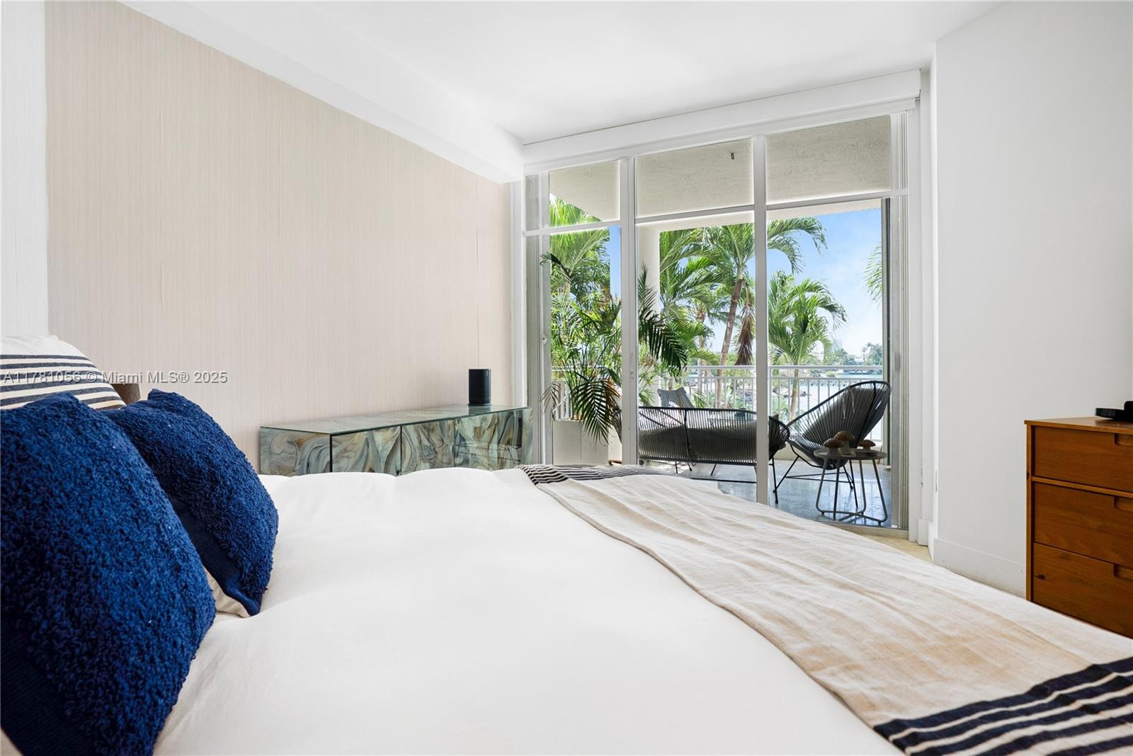 THE VISTAS CONDO - Residential