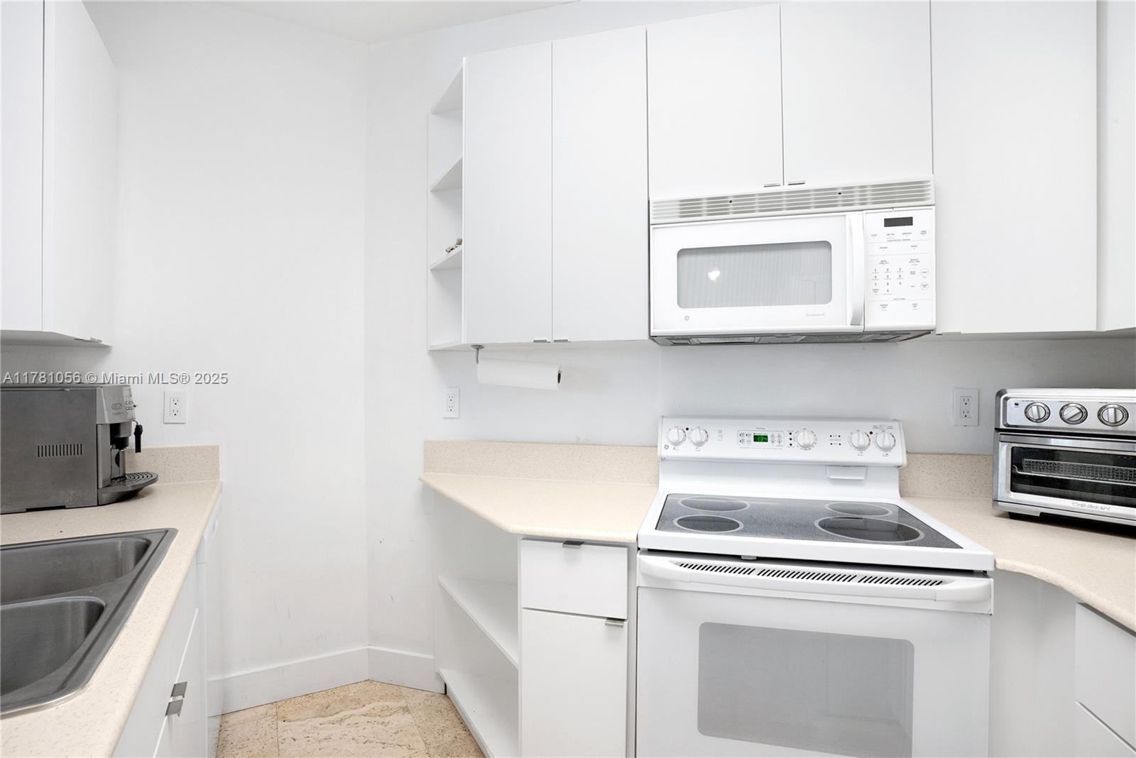 THE VISTAS CONDO - Residential