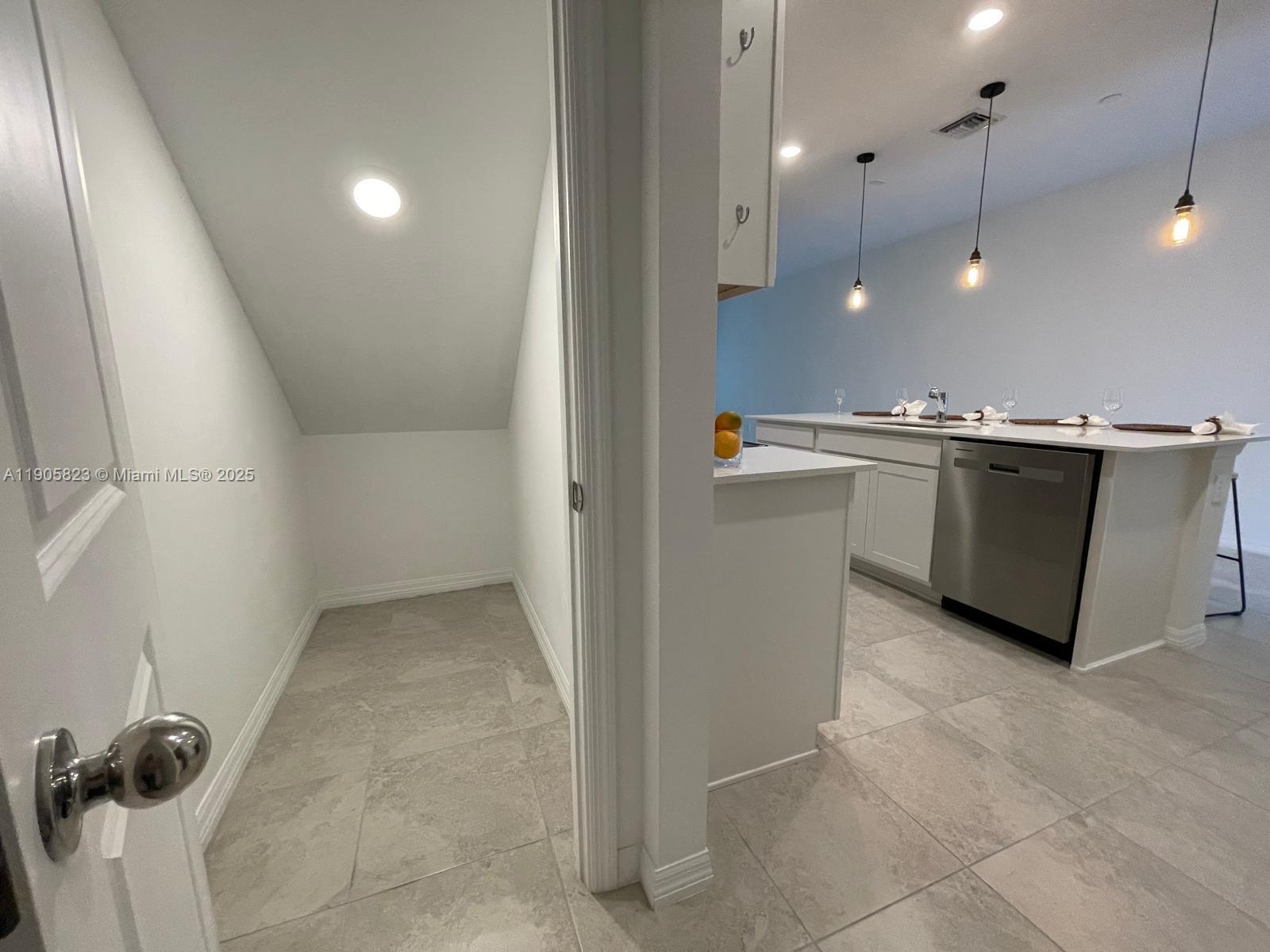 EMORY - Residential Lease