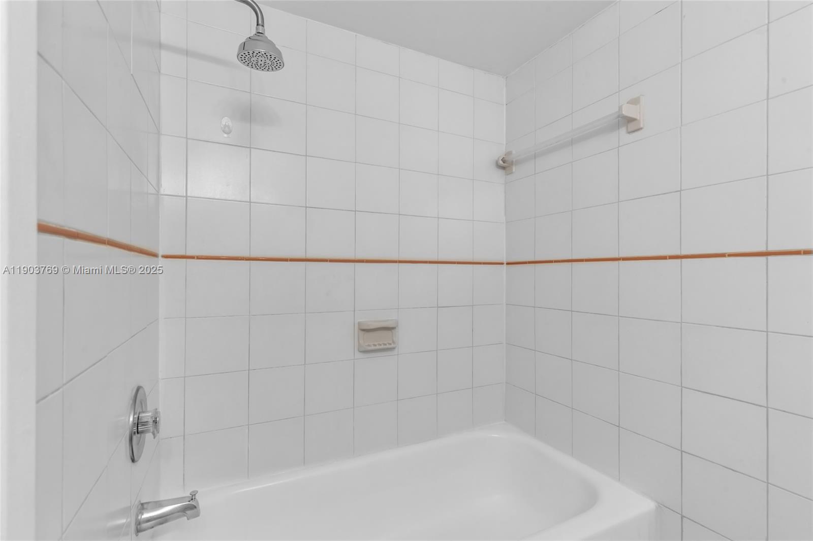 THE GREENS CONDO - Residential Lease