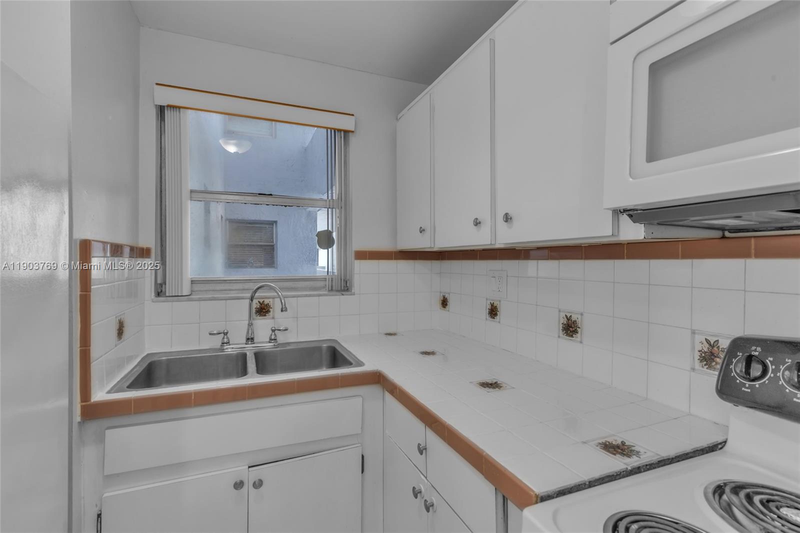 THE GREENS CONDO - Residential Lease