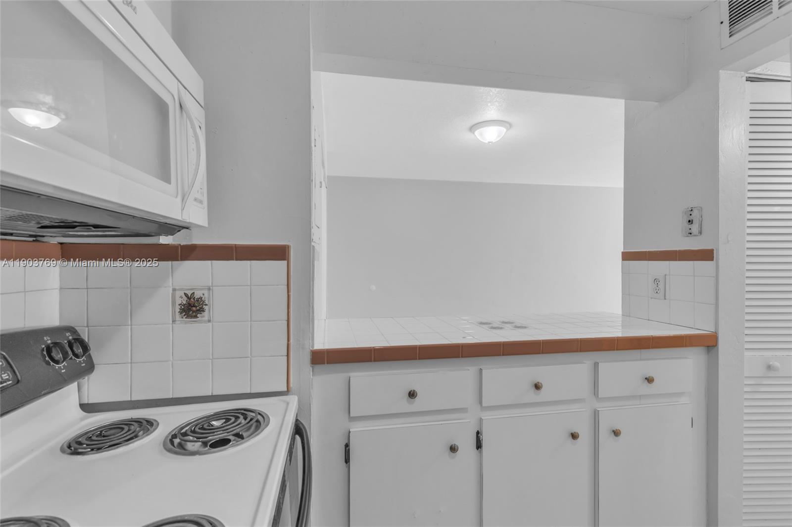 THE GREENS CONDO - Residential Lease